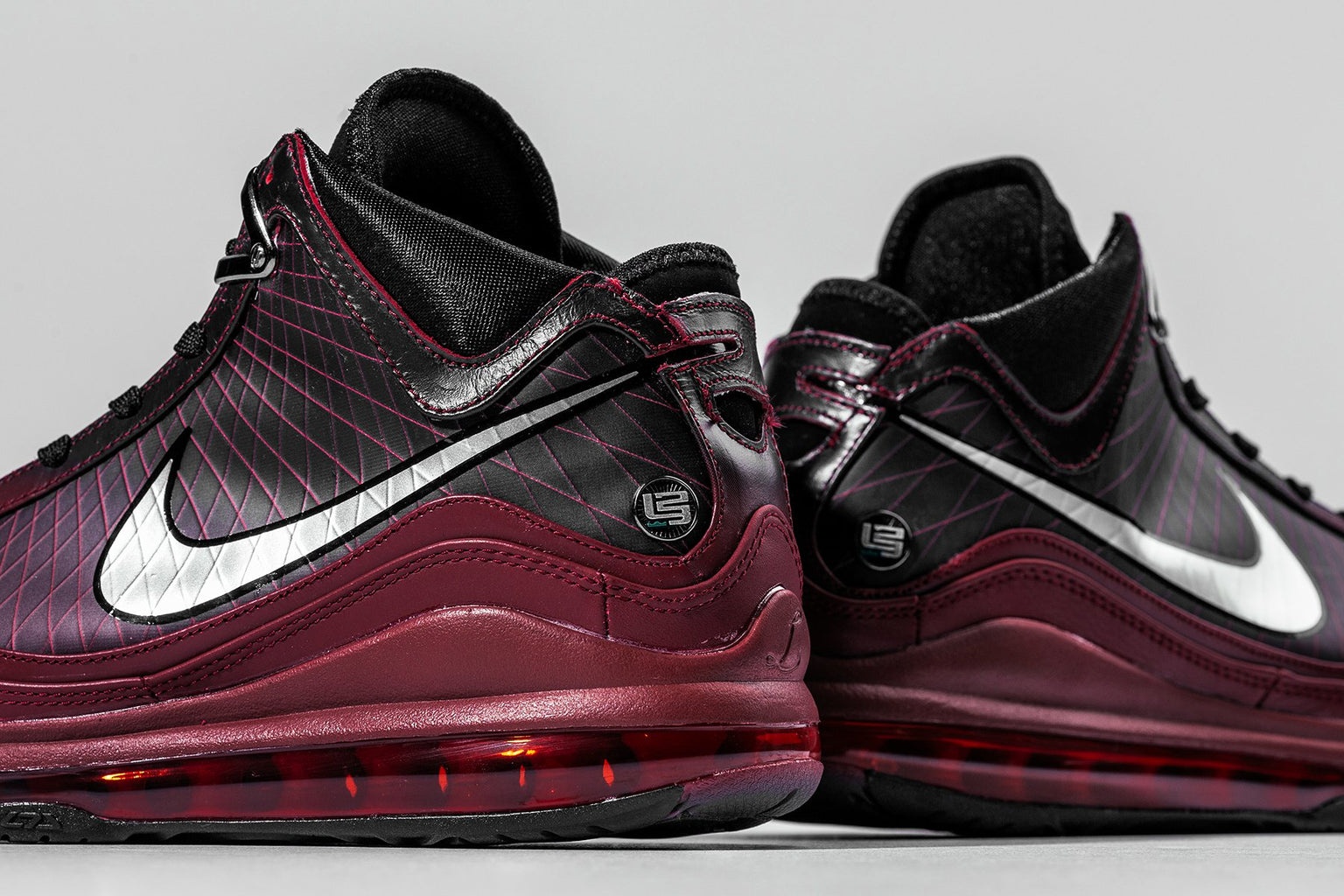 NIKE LEBRON VII QS - 8