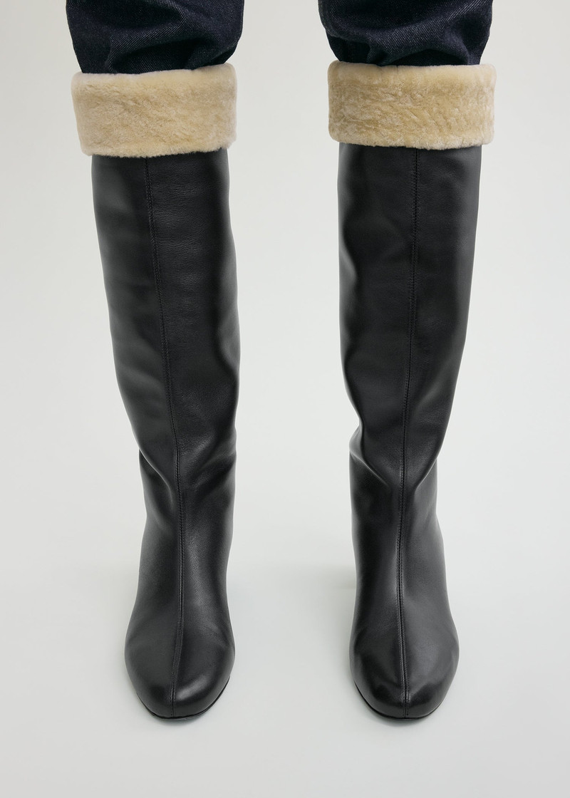 TOTEME Downtown shearling knee-high boots black/beige outlook
