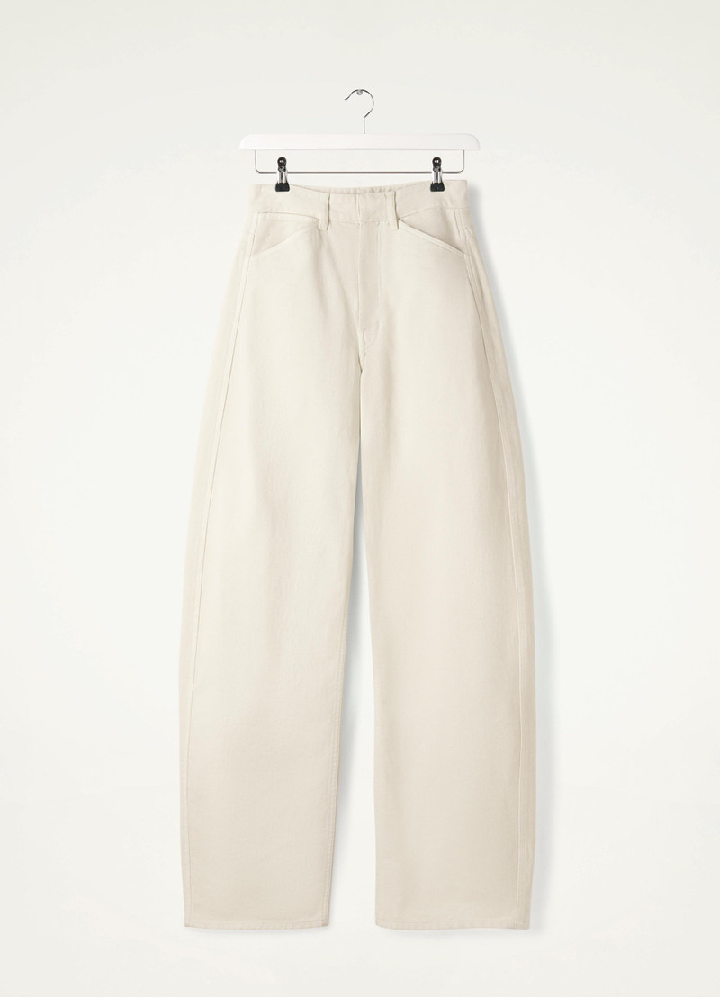 HIGH WAISTED CURVED PANTS
GARMENT DYED DENIM 1