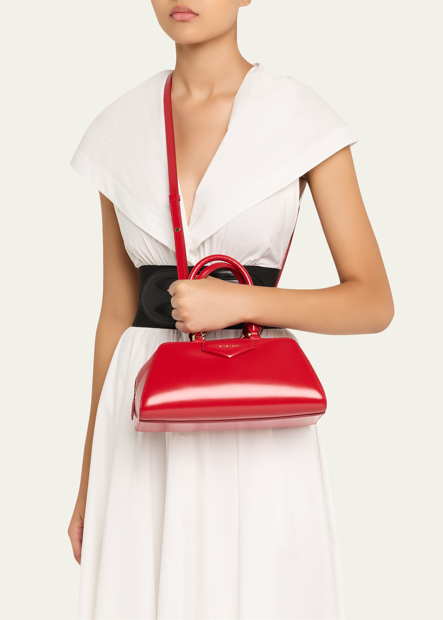 Antigona Small Top-Handle Bag in Leather - 2