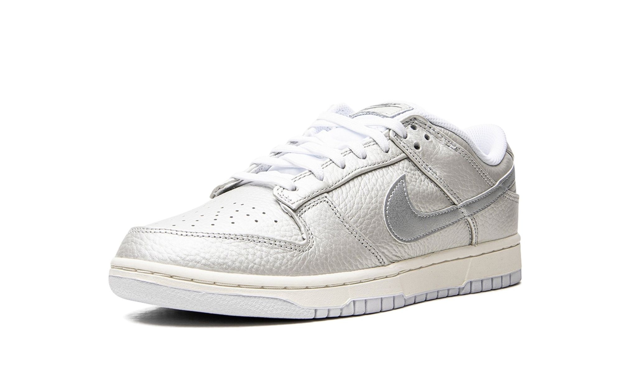 Dunk Low "Metallic Silver" - 4