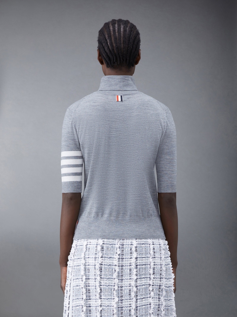 Thom Browne FINE MERINO 4-BAR RELAXED SHORT SLEEVE TURTLENECK outlook