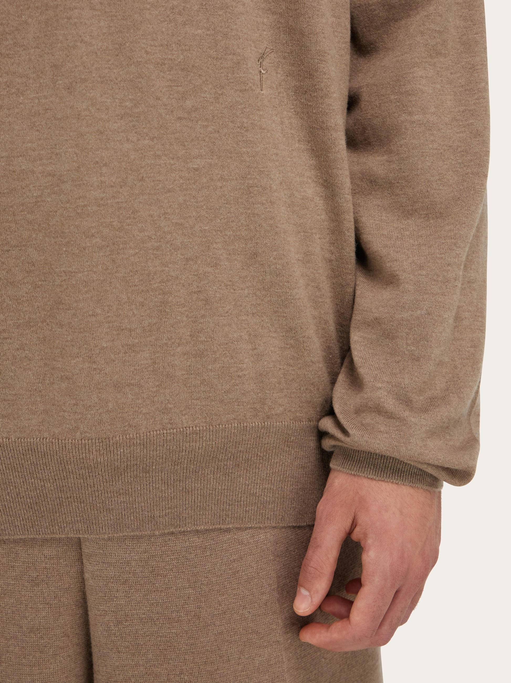 V-neck sweater with pocket detail - 5
