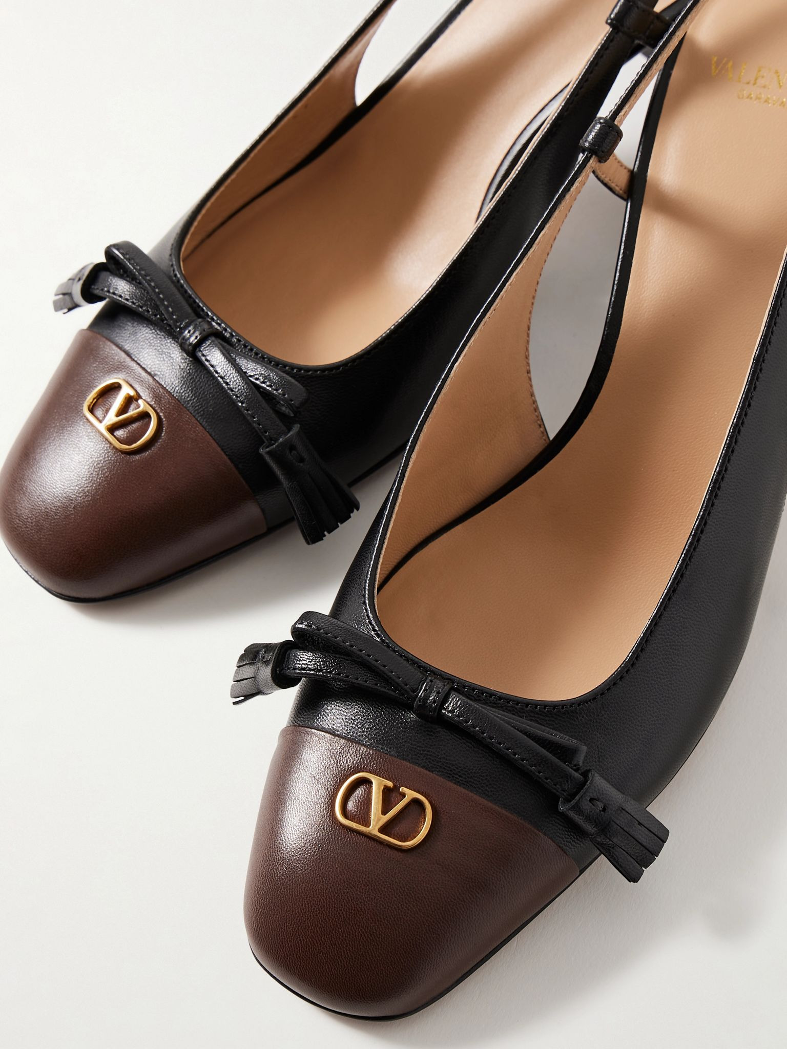 VLogo 65 tasseled two-tone leather slingback pumps Black - 4