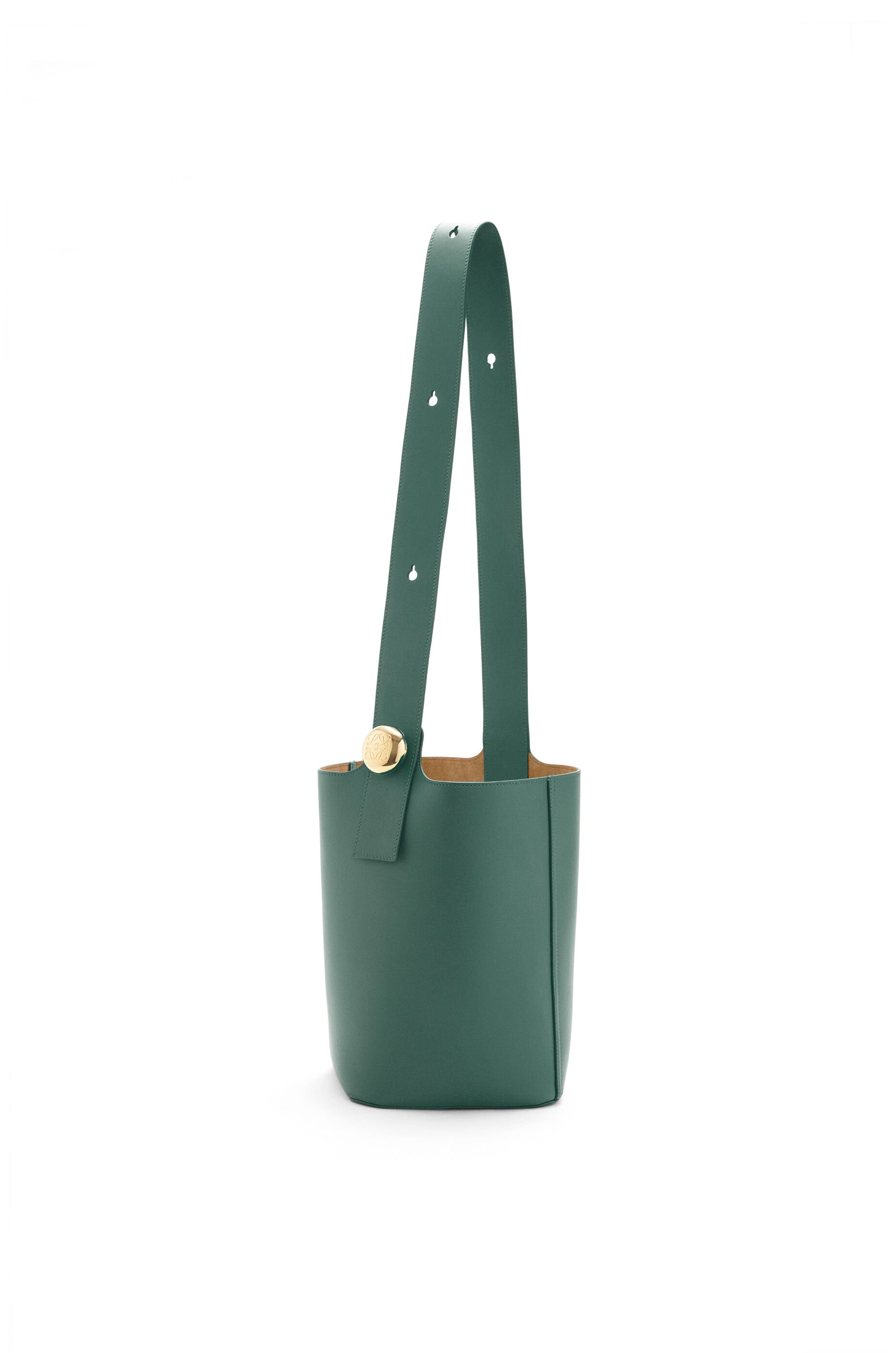 Medium Pebble bucket in smooth calfskin - 4