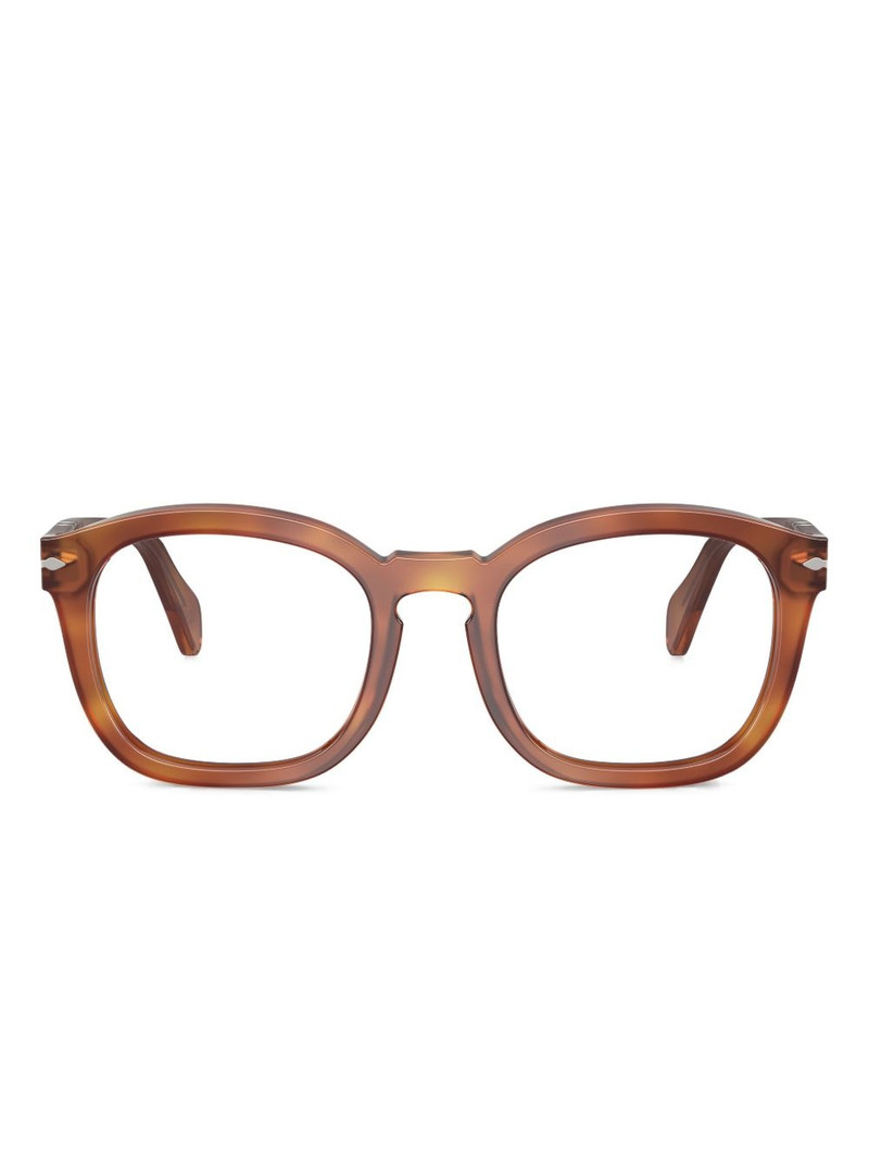 tortoiseshell-effect glasses 1