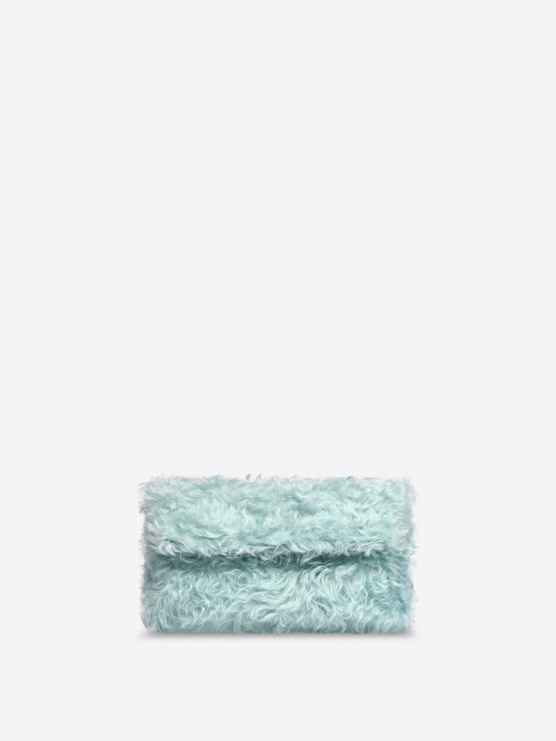 FLUFFY CLUTCH 1