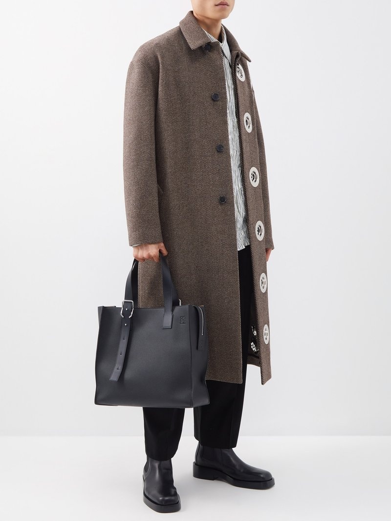 ロエベ LOEWE Loewe Buckle Zip Tote in soft grained calfskin | REVERSIBLE