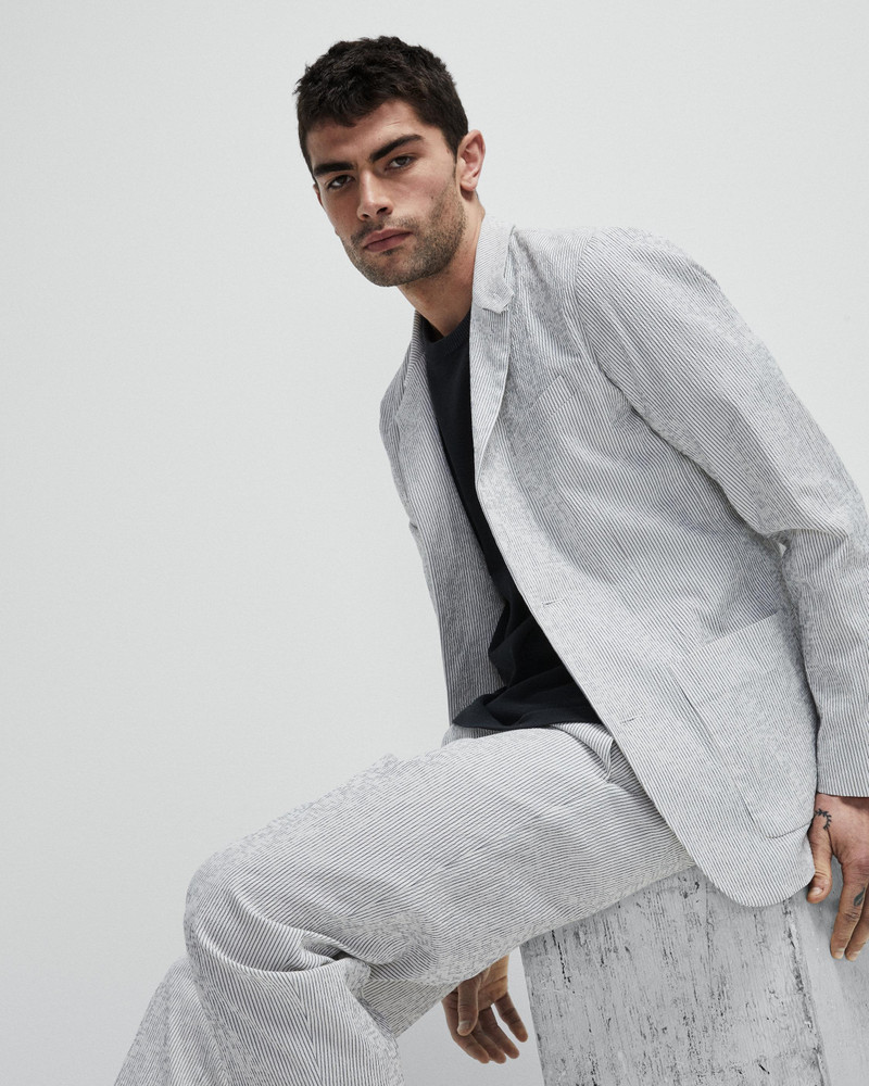 Linden Blazer
Stretch Seersucker Blazer 2