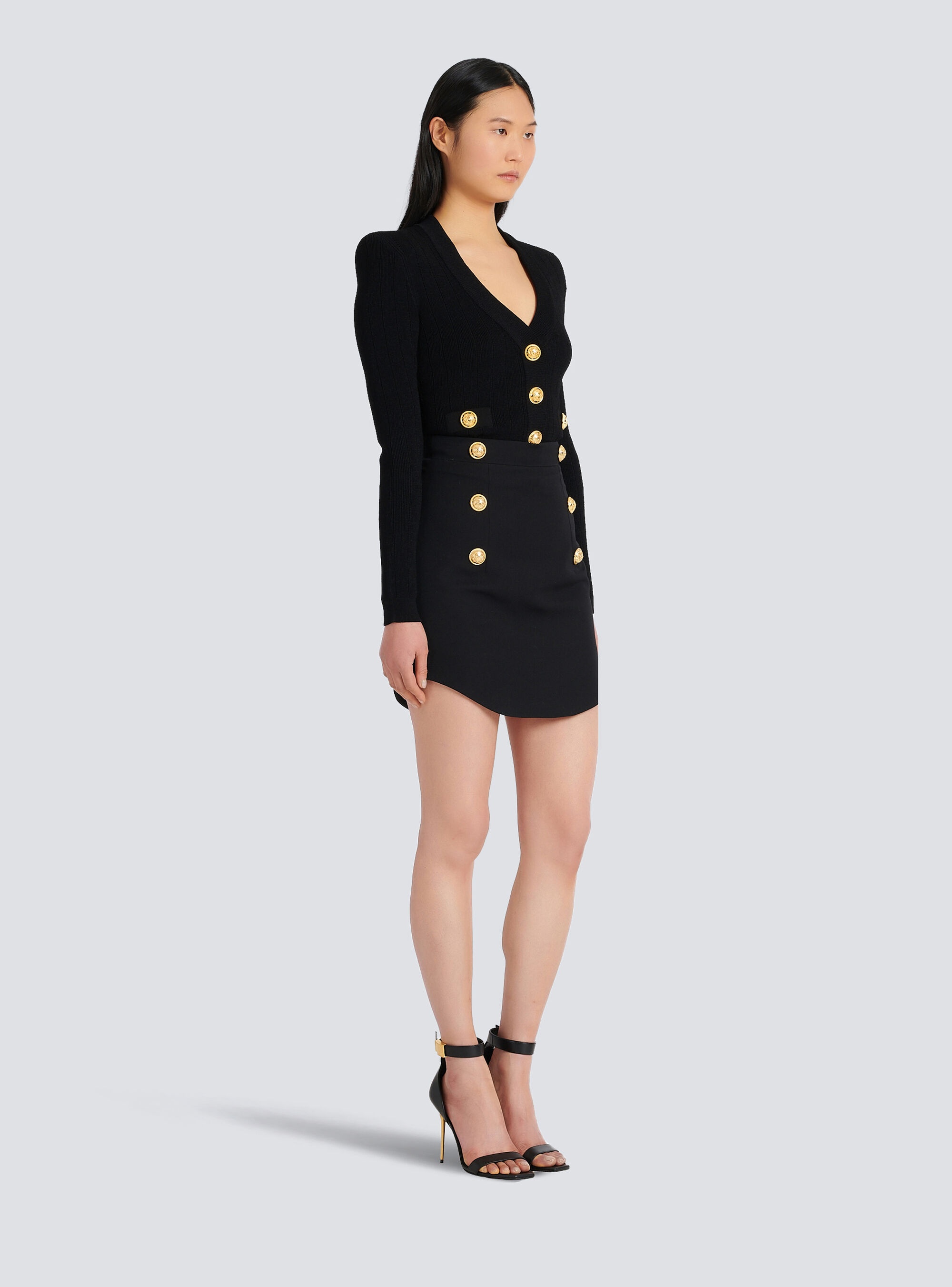 Short knit high-waisted skirt with double-buttoned fastening - 5