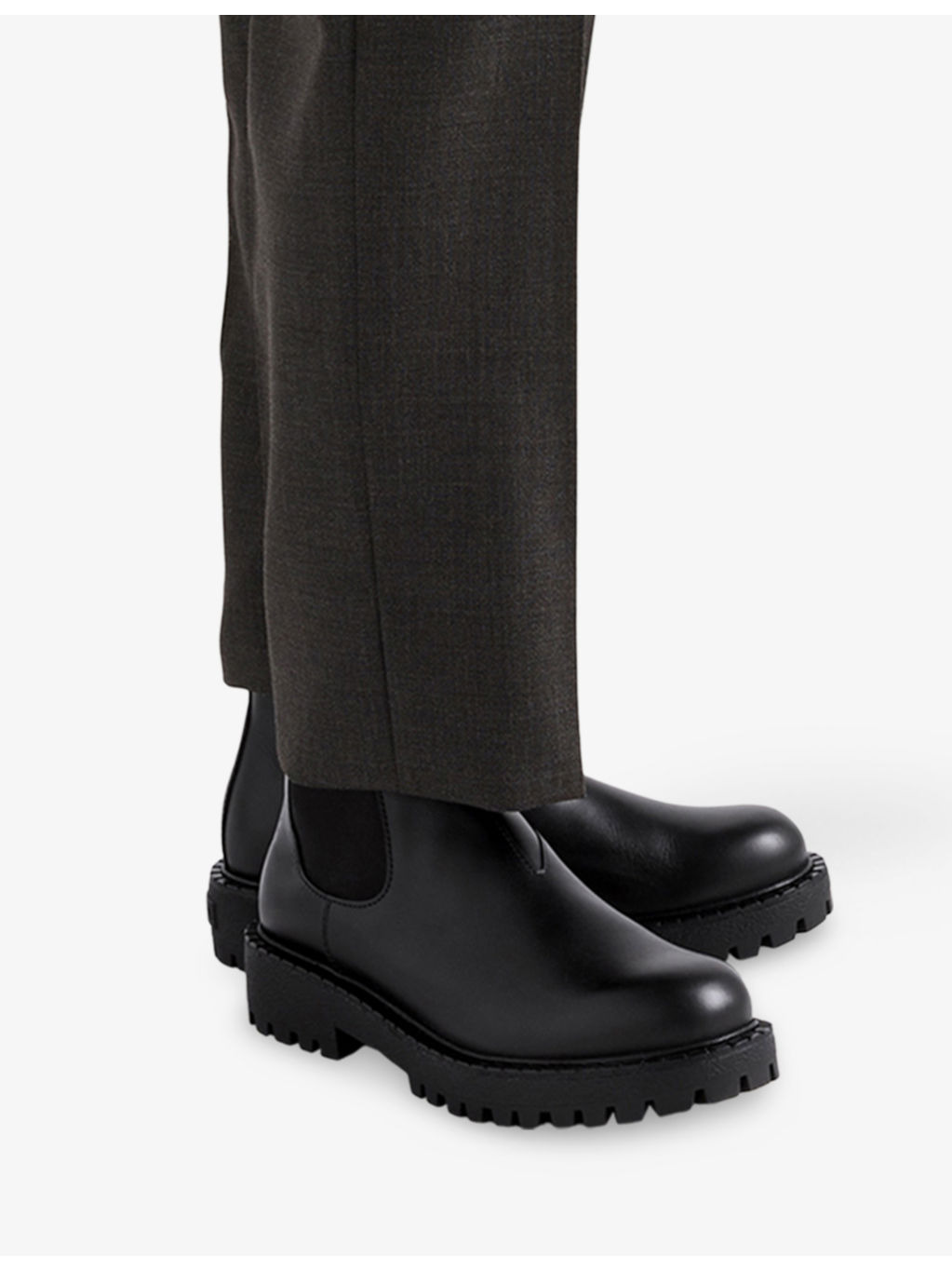 Lug Tread Leather Chelsea Boots - 5