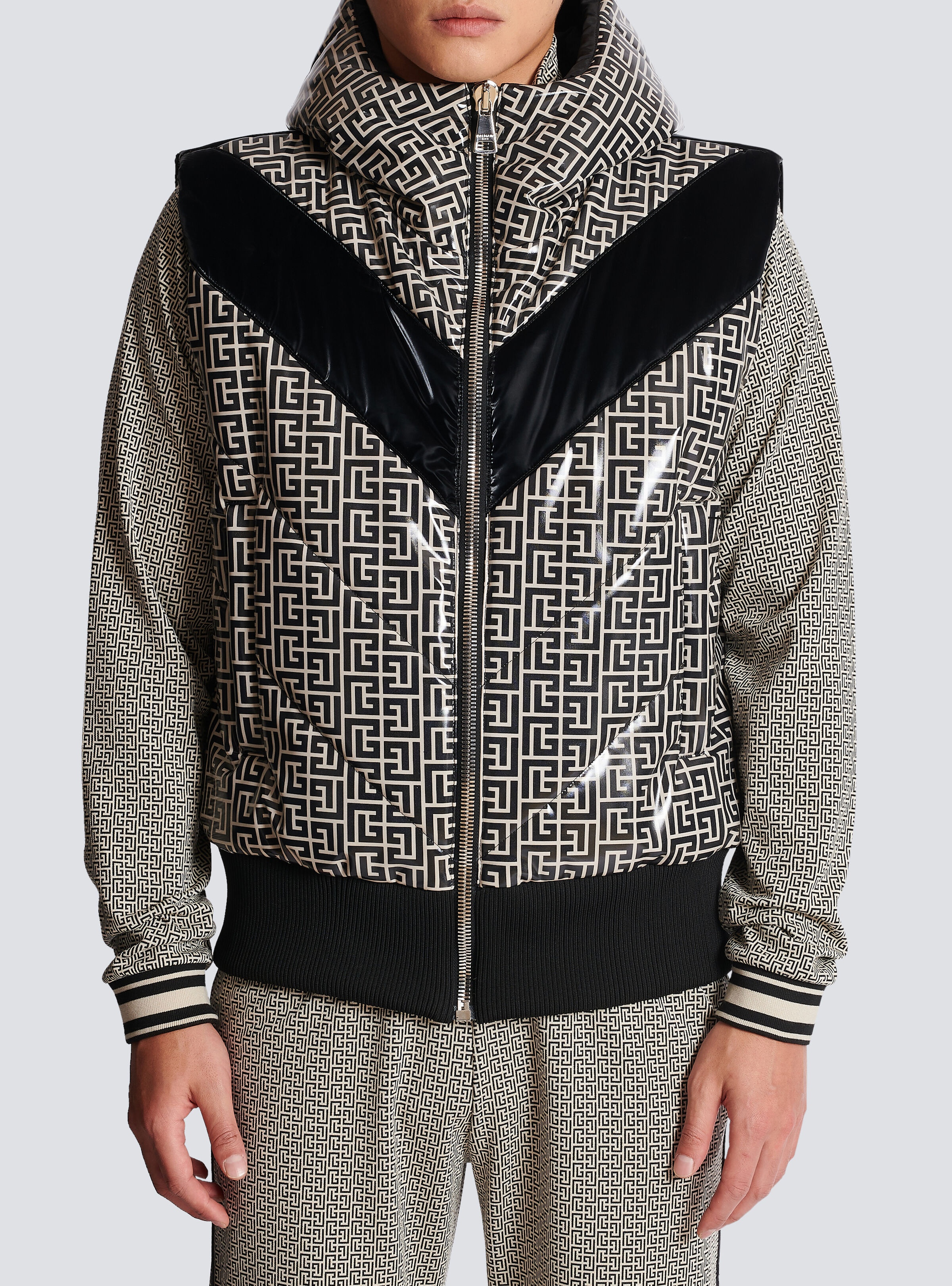 Puffer gilet jacket with monogram detail - 5