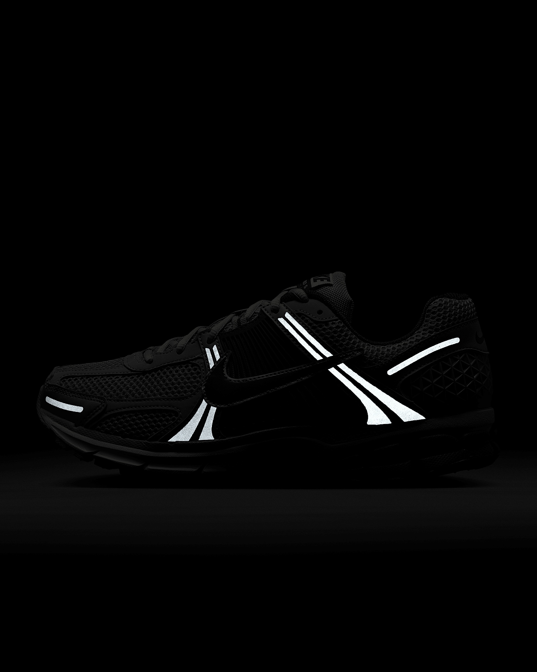Nike Zoom Vomero 5 Men's Shoes - 11