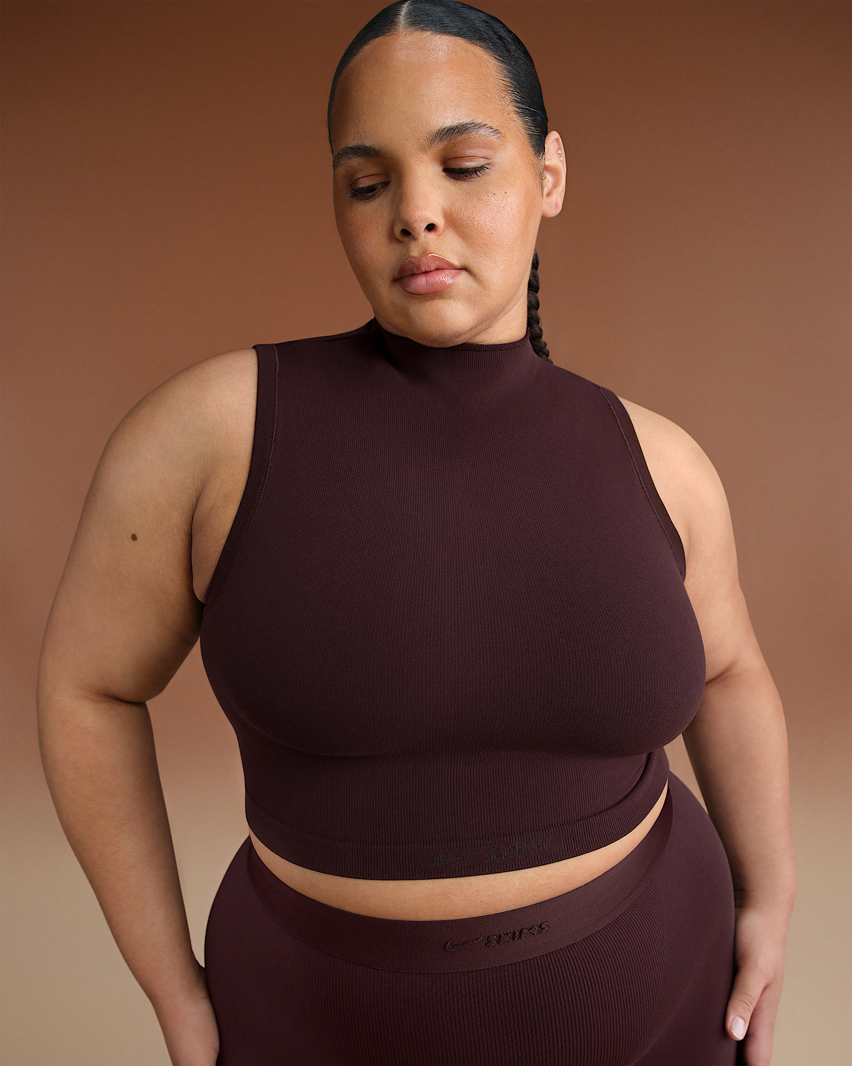 NikeSKIMS Vintage Seamless Women's Mock-Neck Long-Line Bra - 7