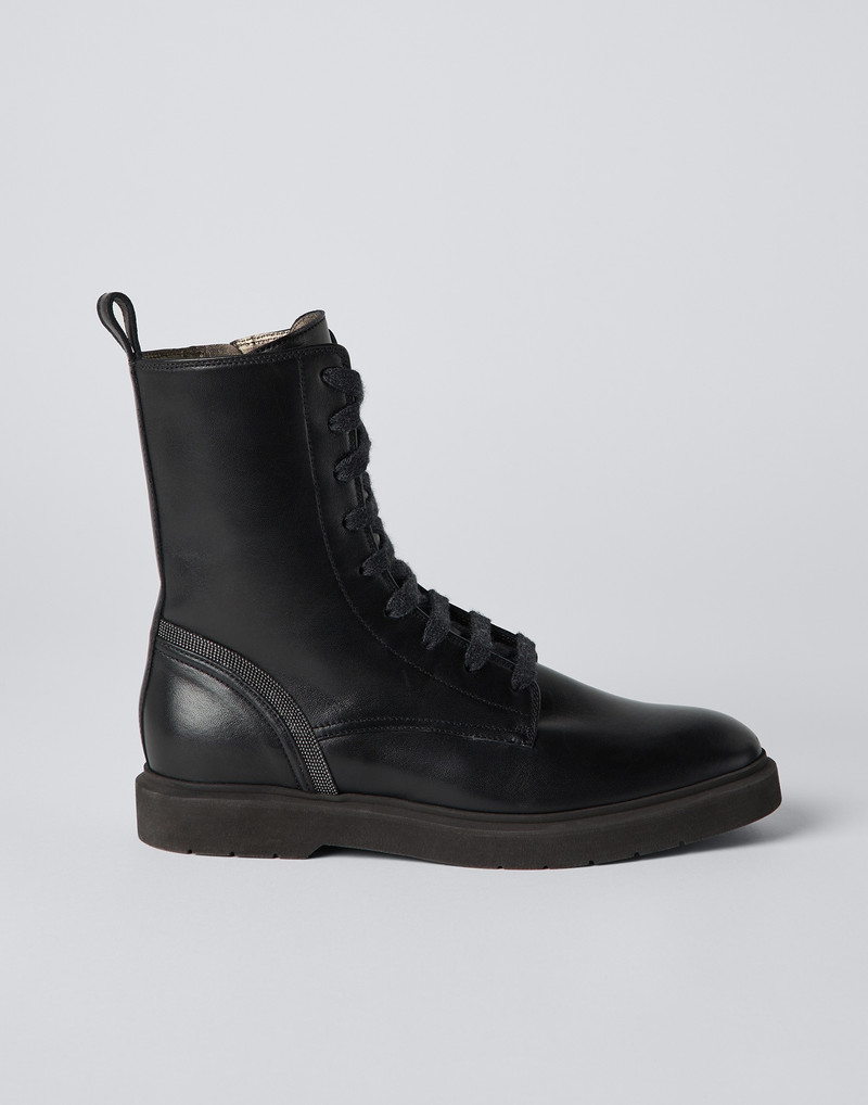Calfskin boots with shiny contour 1