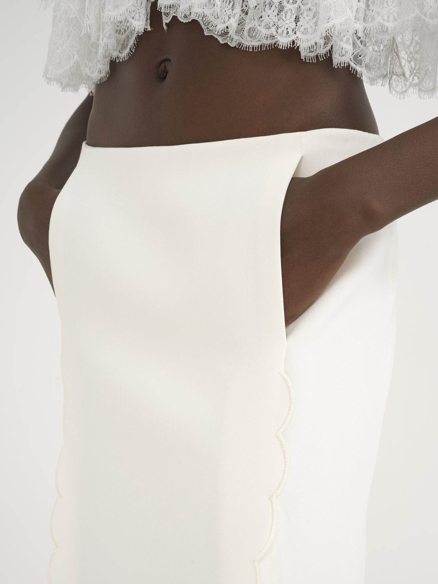 SCALLOP EMBROIDERED COLUMN SKIRT IN FLUID VISCOSE - 7