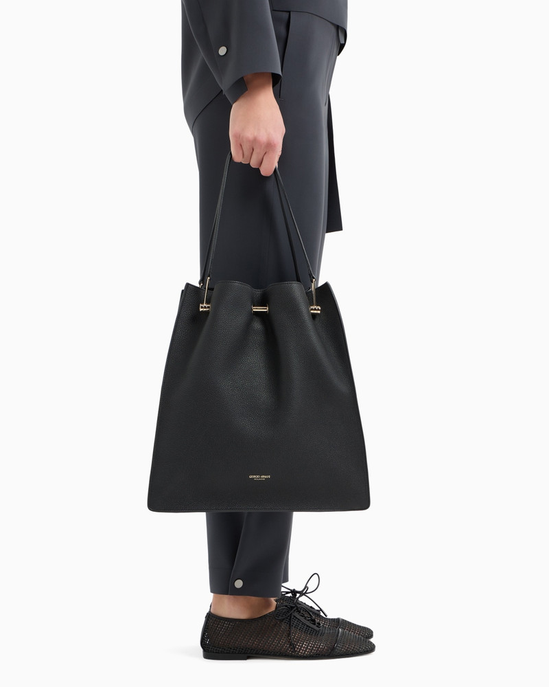 MEDIUM SHOPPER BAG IN PEBBLED LEATHER 6