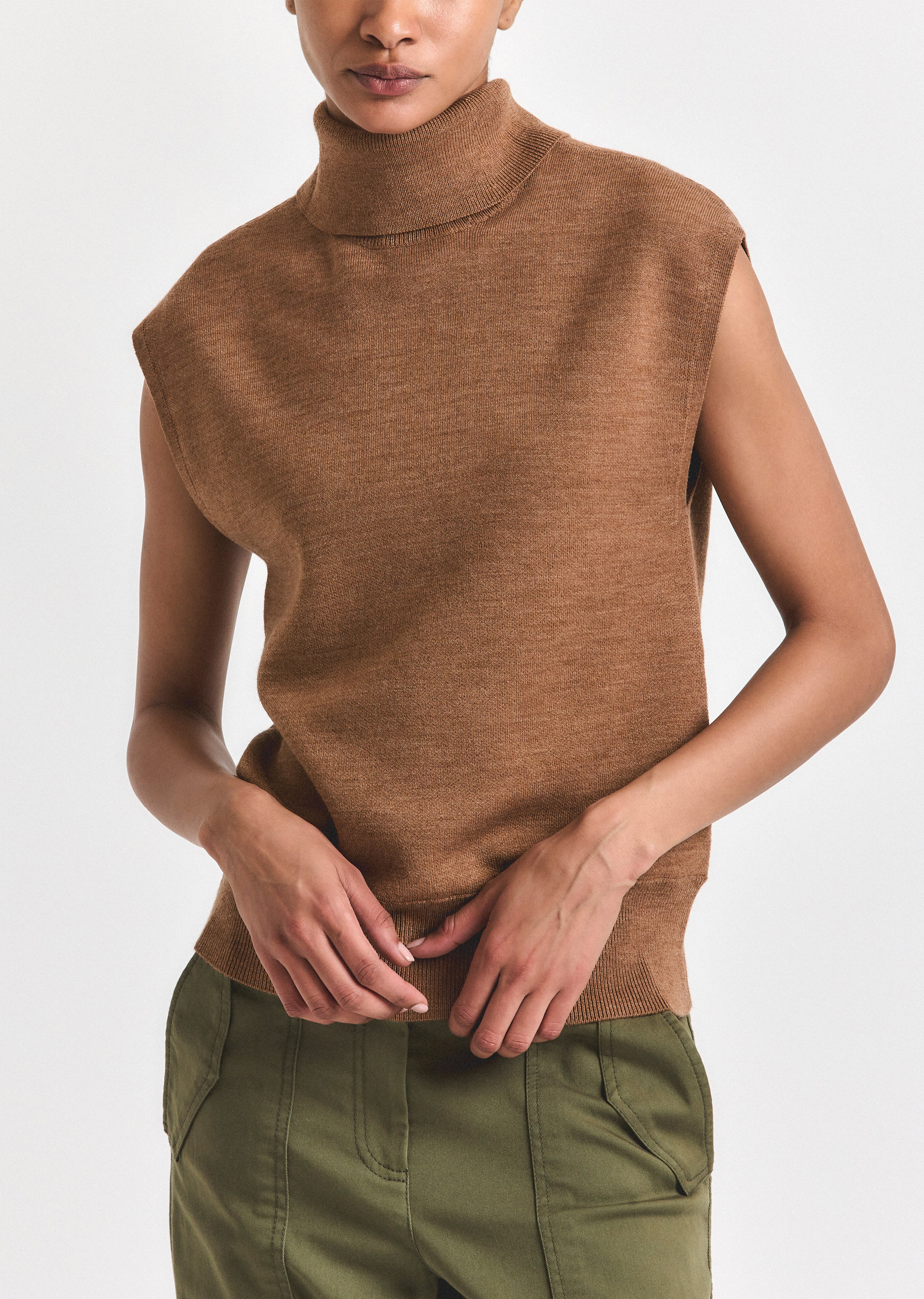 CONTRO TURTLENECK KNIT VEST - 4