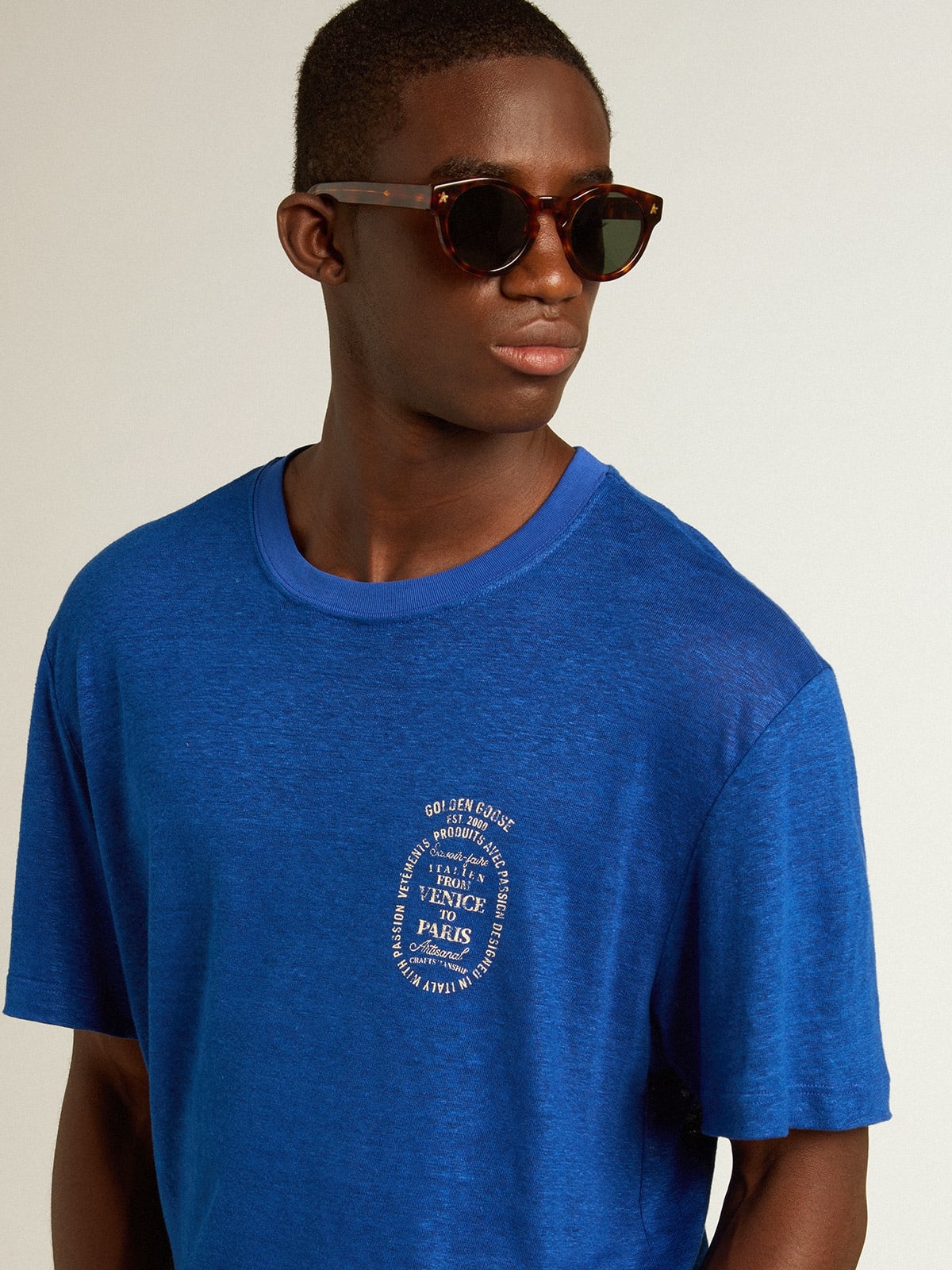 Men’s blue-colored linen T-shirt with print on the chest - 2