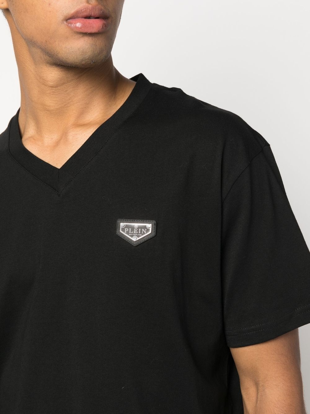 logo-plaque V-neck T-shirt - 5