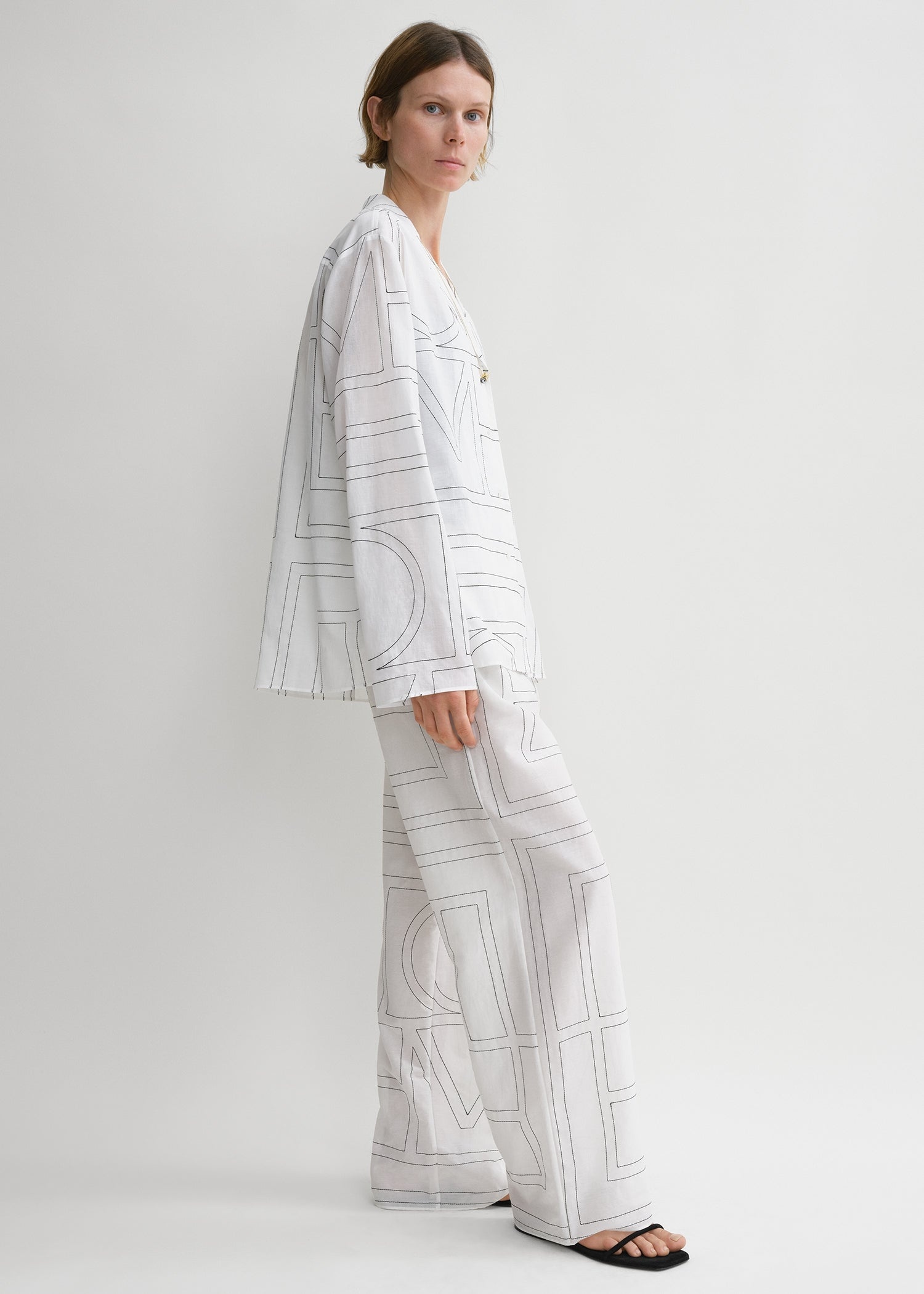 新品・未使用【TOTEME】Monogram Cotton PJ Top Monogram flannel pj top light beige melange – TOTEME