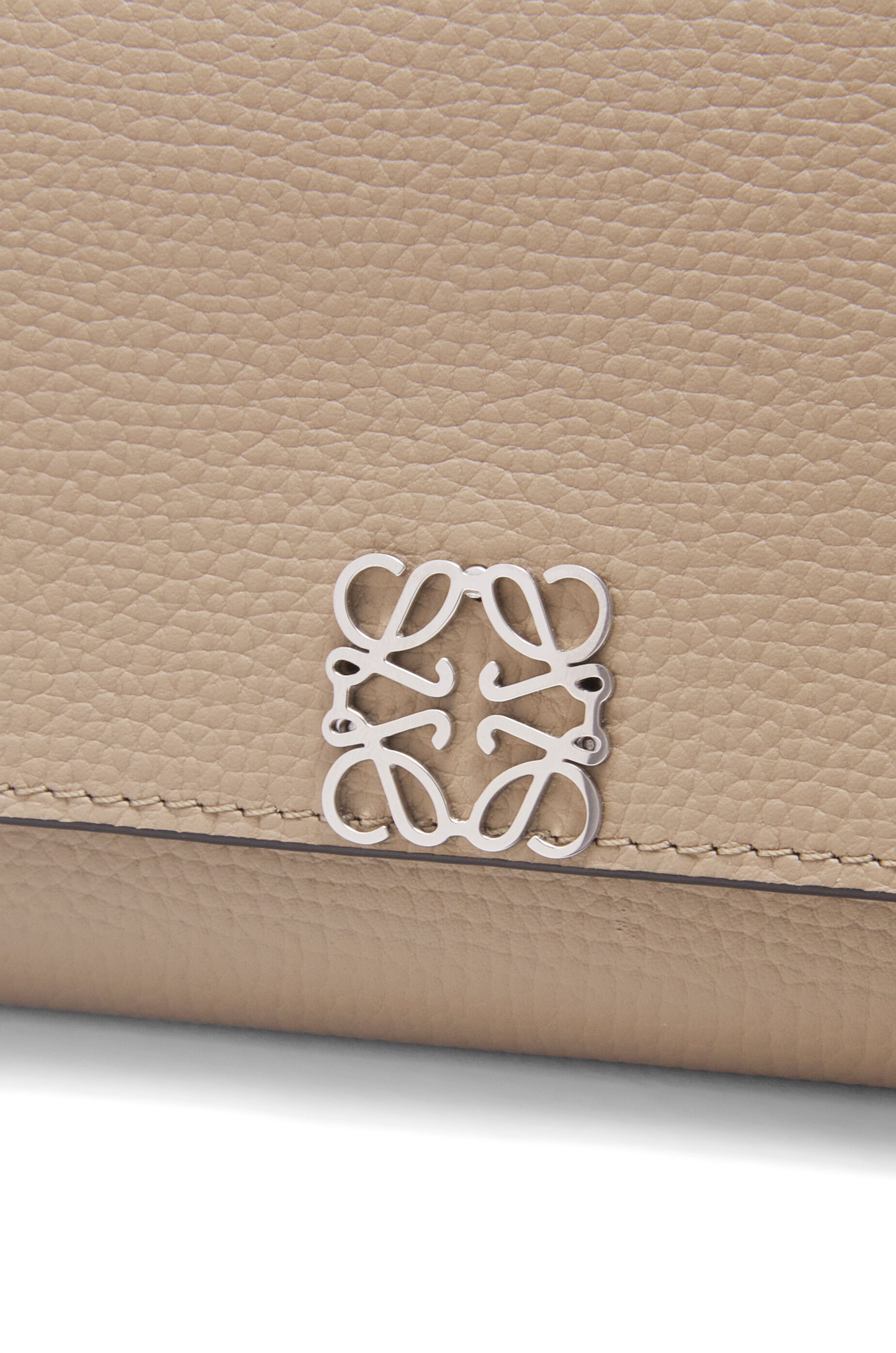 Anagram continental wallet in pebble grain calfskin - 5