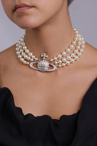 Vivienne Westwood THREE ROW PEARL BAS RELIEF CHOKER | SILVER