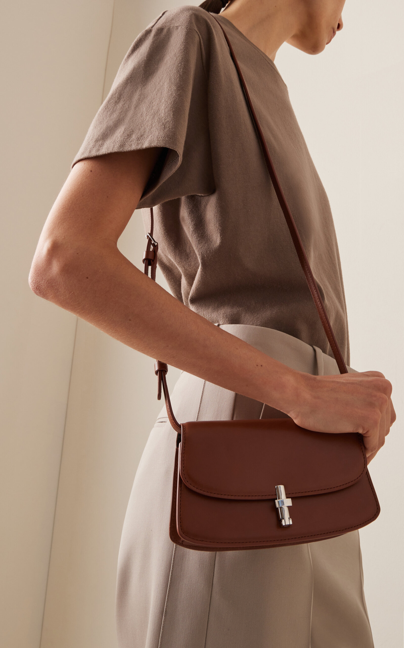 Sofia E/W Leather Crossbody Bag brown - 3