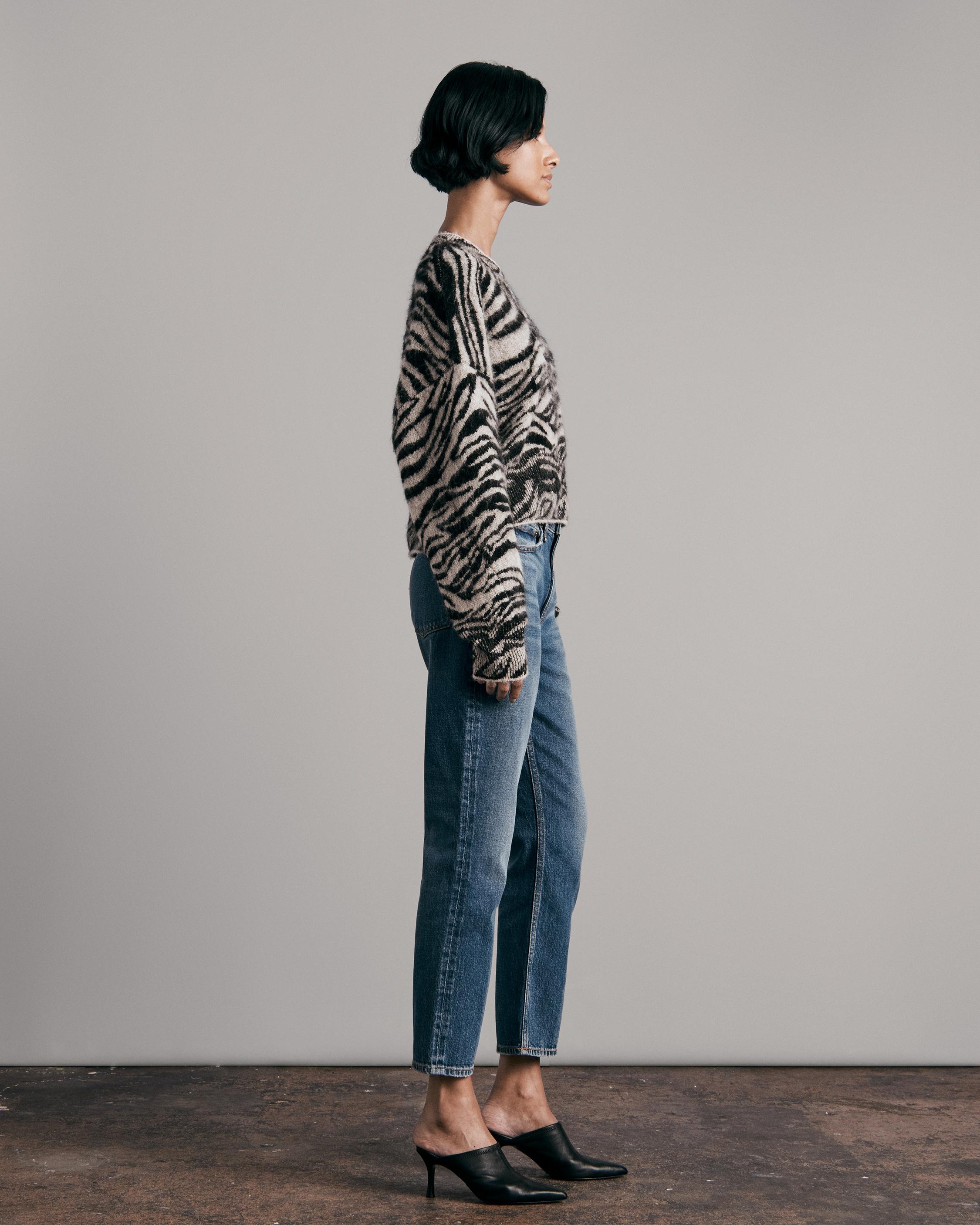 Sarah Tiger Wool Crew
Relaxed Fit Sweater - 4