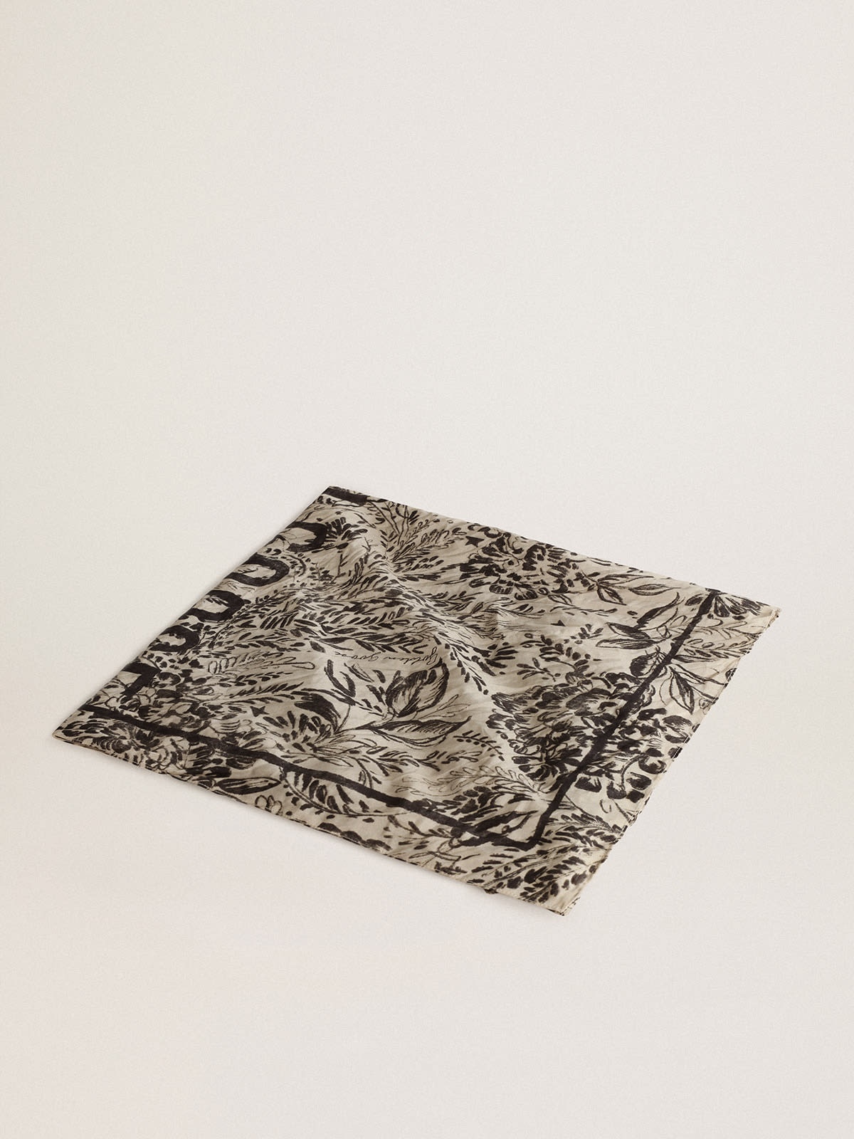 Bone-white scarf with contrasting toile de jouy pattern - 1