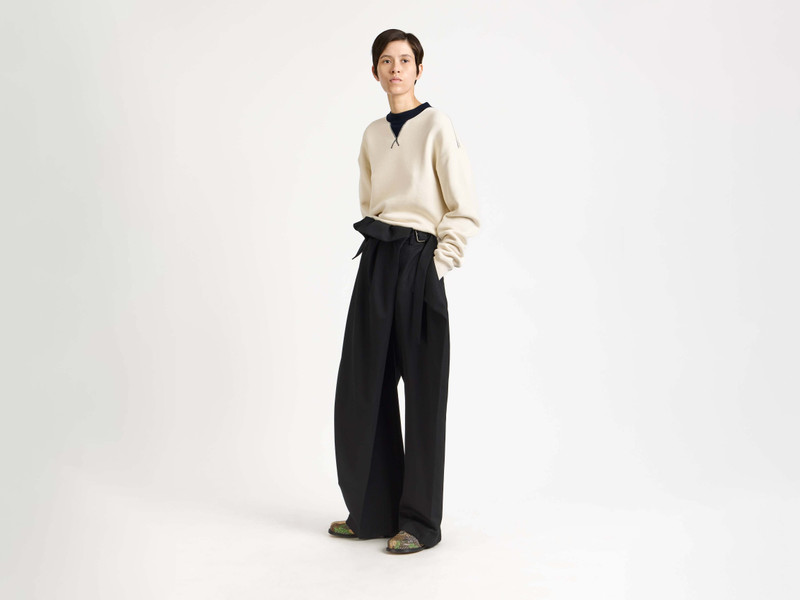 JW Anderson CONTRAST COLLAR SWEATSHIRT IN ECRU & NAVY outlook