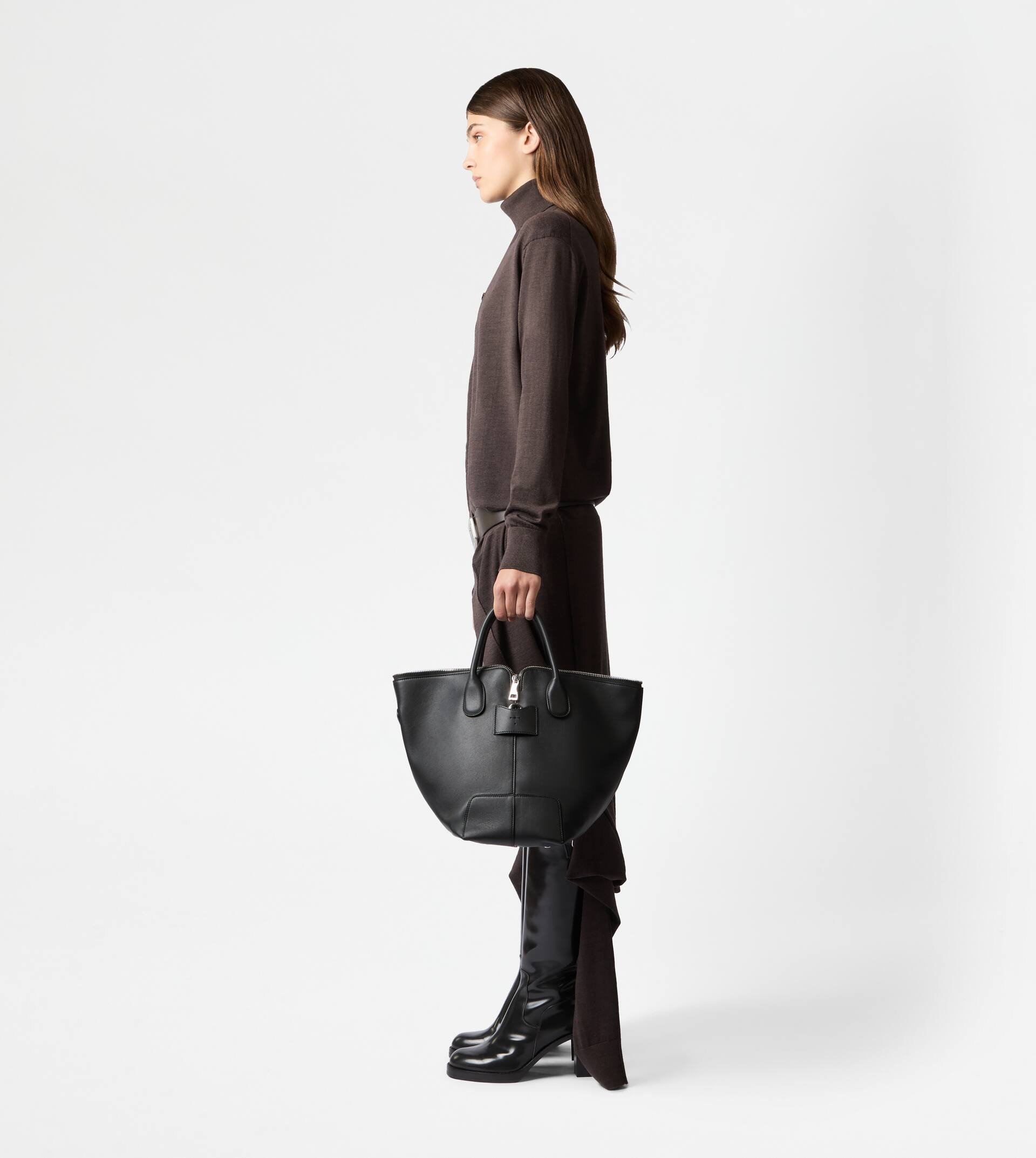 Tod's TOD'S DI BAG SWING IN LEATHER MEDIUM - BLACK | REVERSIBLE