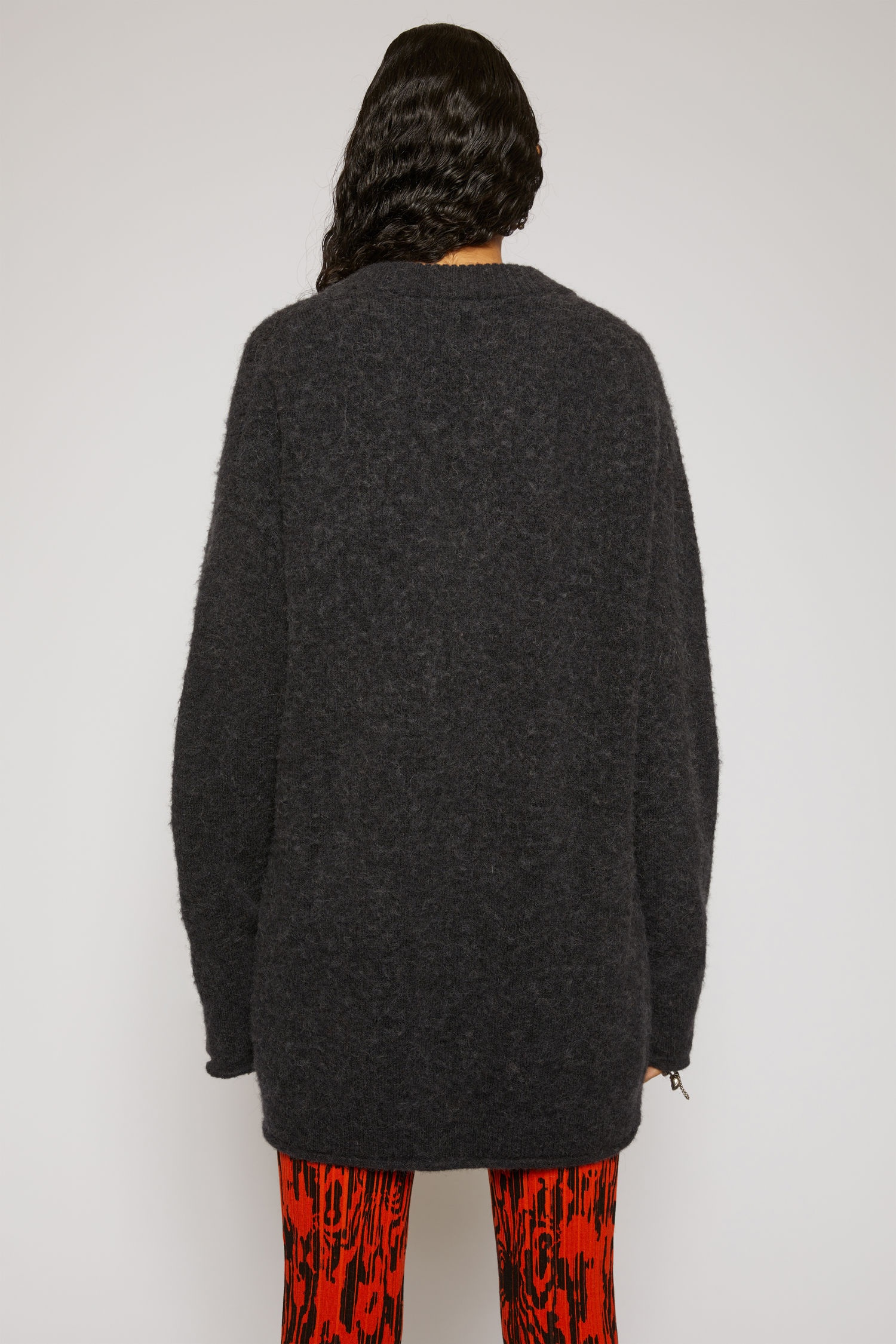 Oversized v-neck sweater washed black - 4