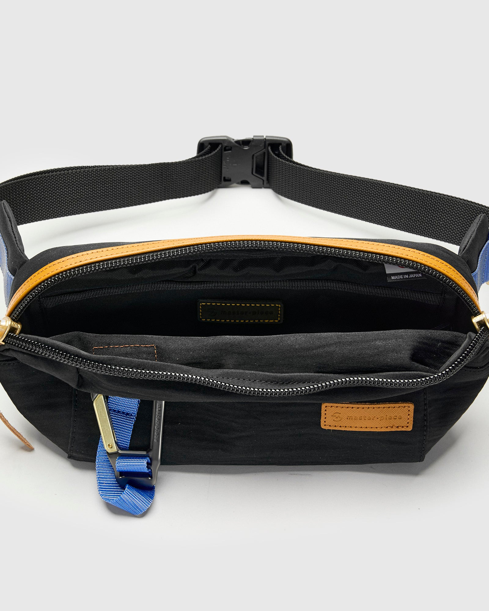 Link Waist Bag v2 in Black - 7