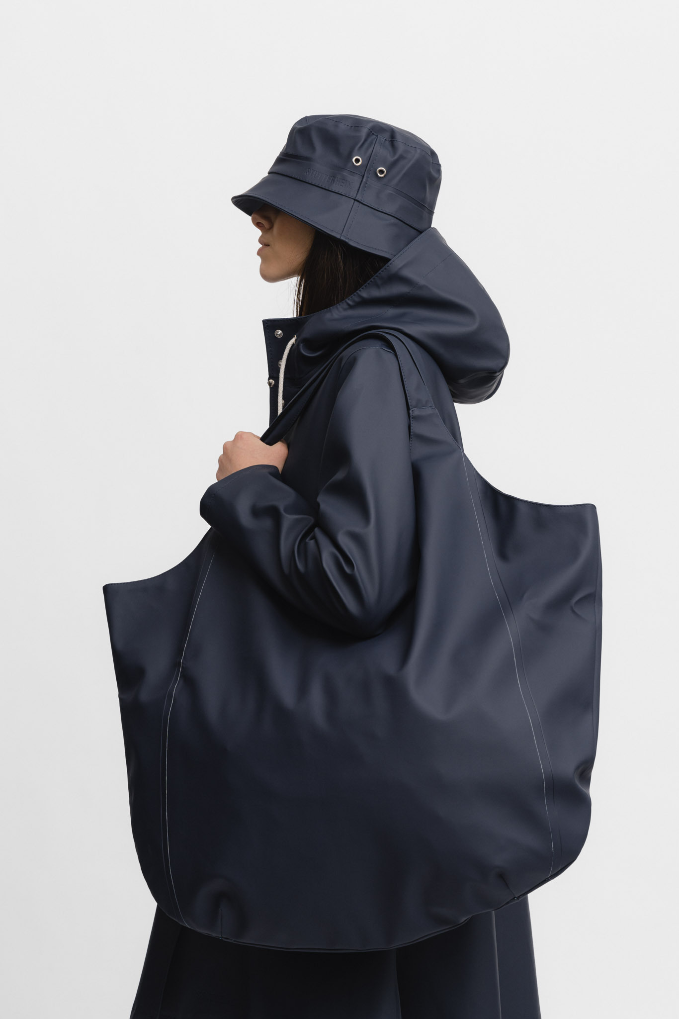 Svea Puffer Bag Navy - 2