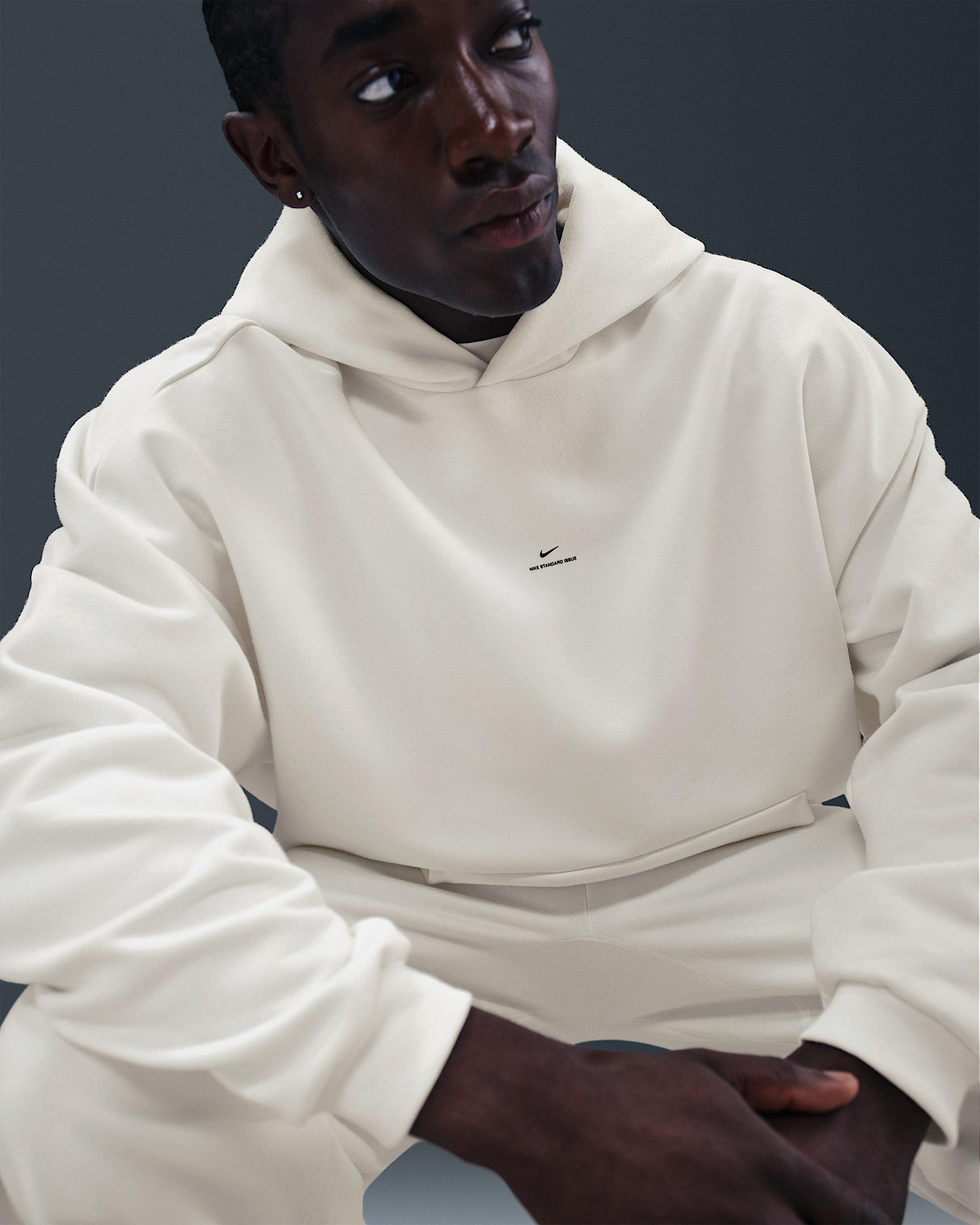 Nike Standard Issue Men's Therma-FIT Brushed Basketball Pullover Hoodie - 3