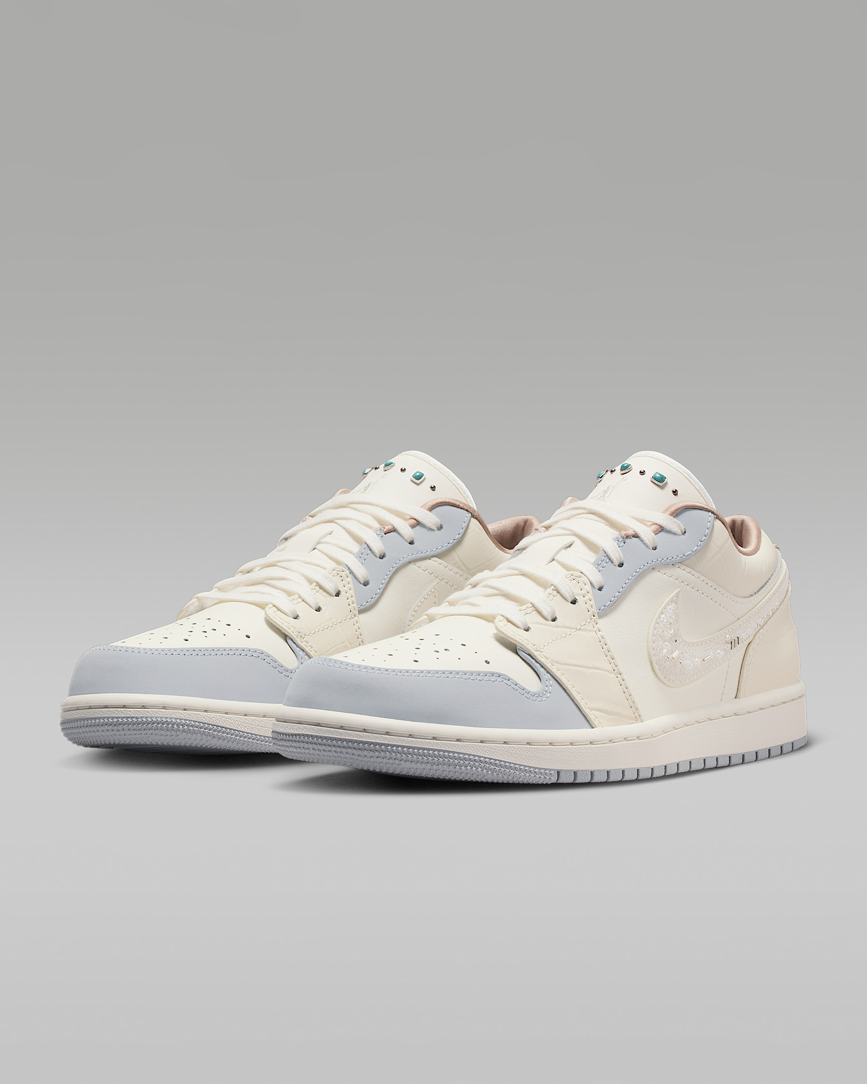 Air Jordan 1 Low Women's Shoes - 5