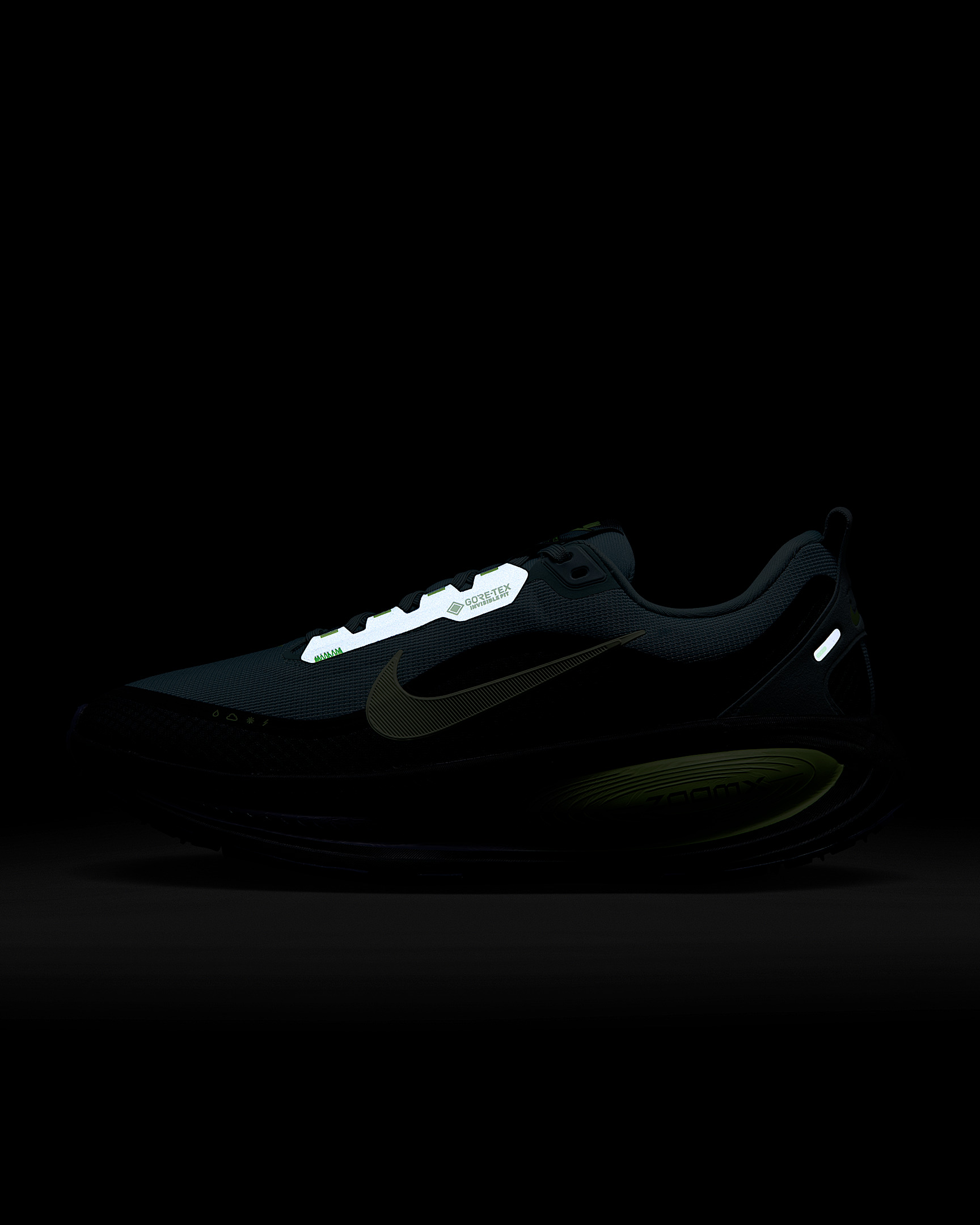 Nike Vomero 18 GORE-TEX Men's Waterproof Road Running Shoes with Reflective Accents - 9