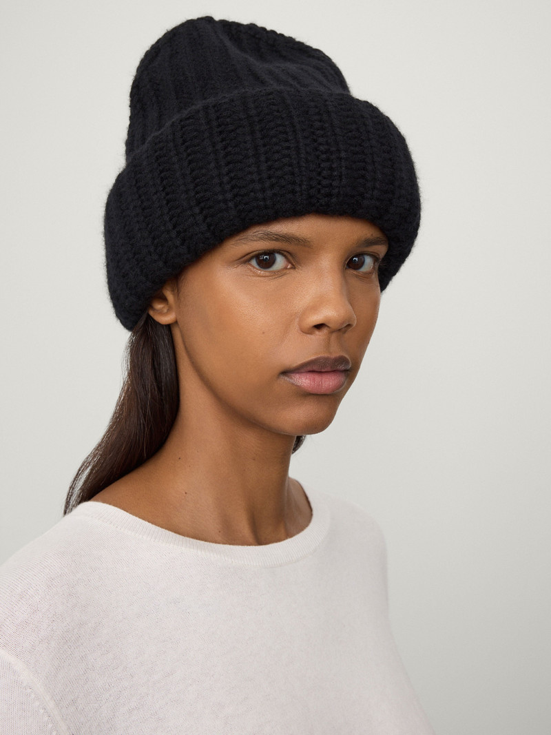 LISA YANG The Beatris Beanie outlook