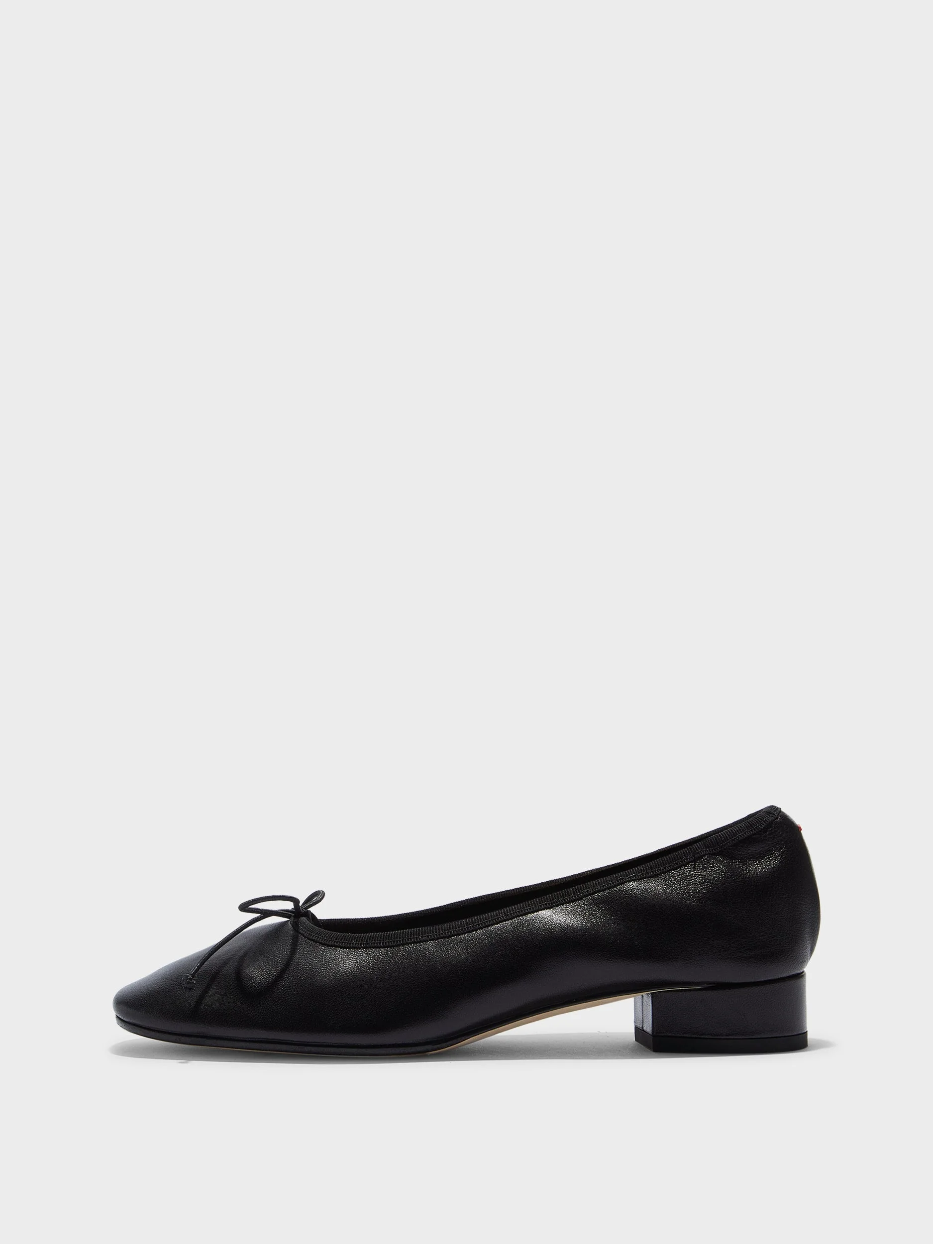 Onda Round-Toe Ballet Flats - 1
