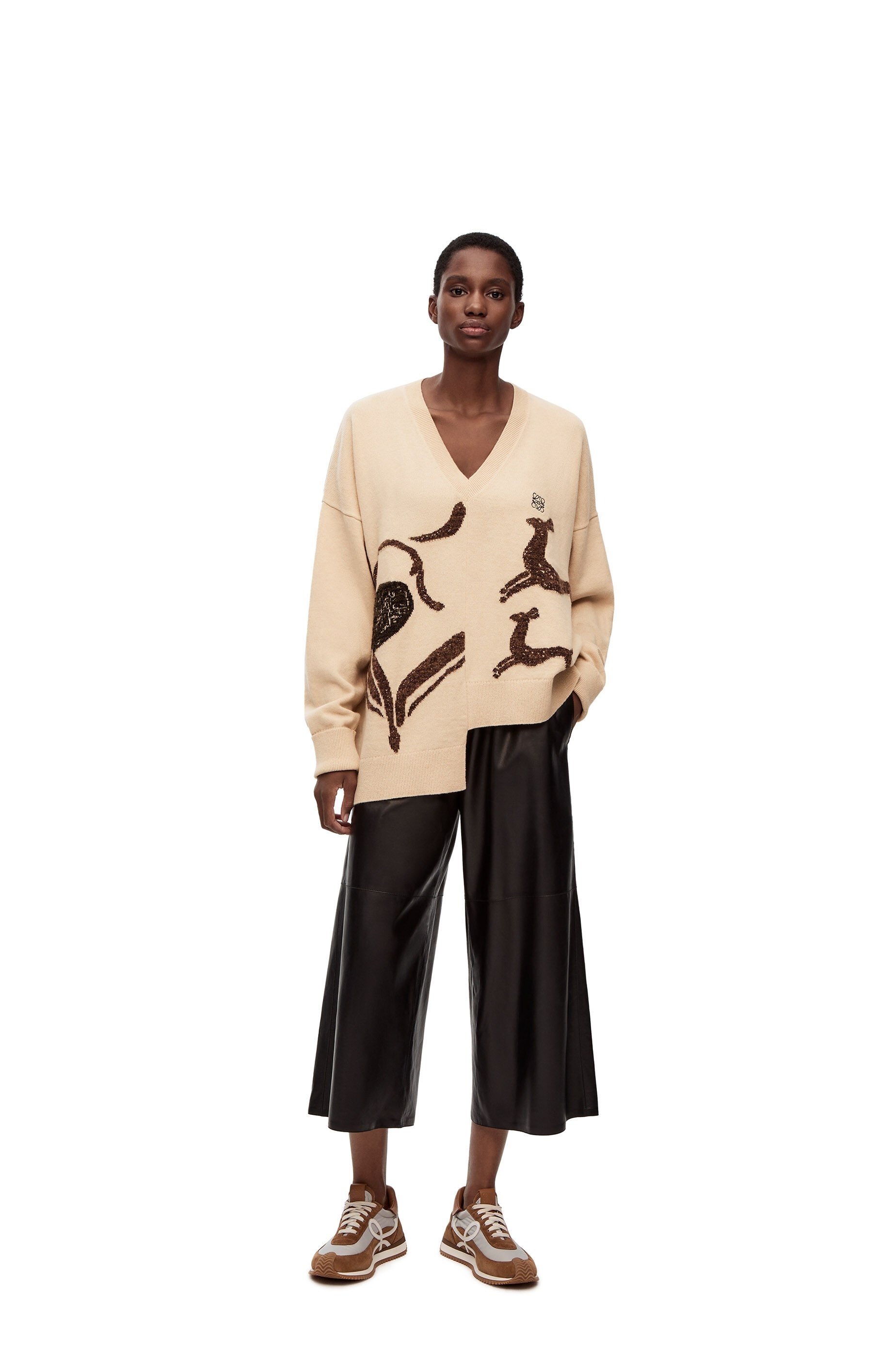 Asymmetric deer sweater in wool - 2
