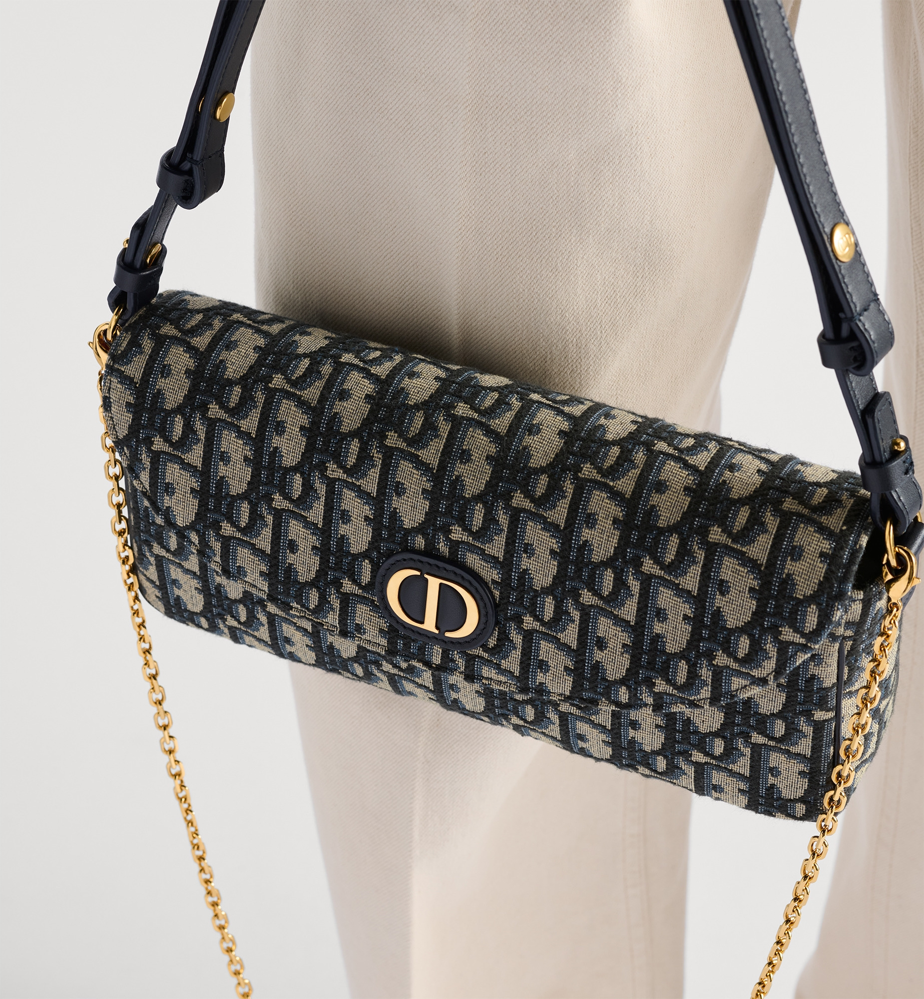 30 Montaigne D-Vine Pouch with Chain - 2