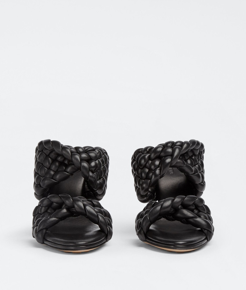 Bottega Veneta curve outlook