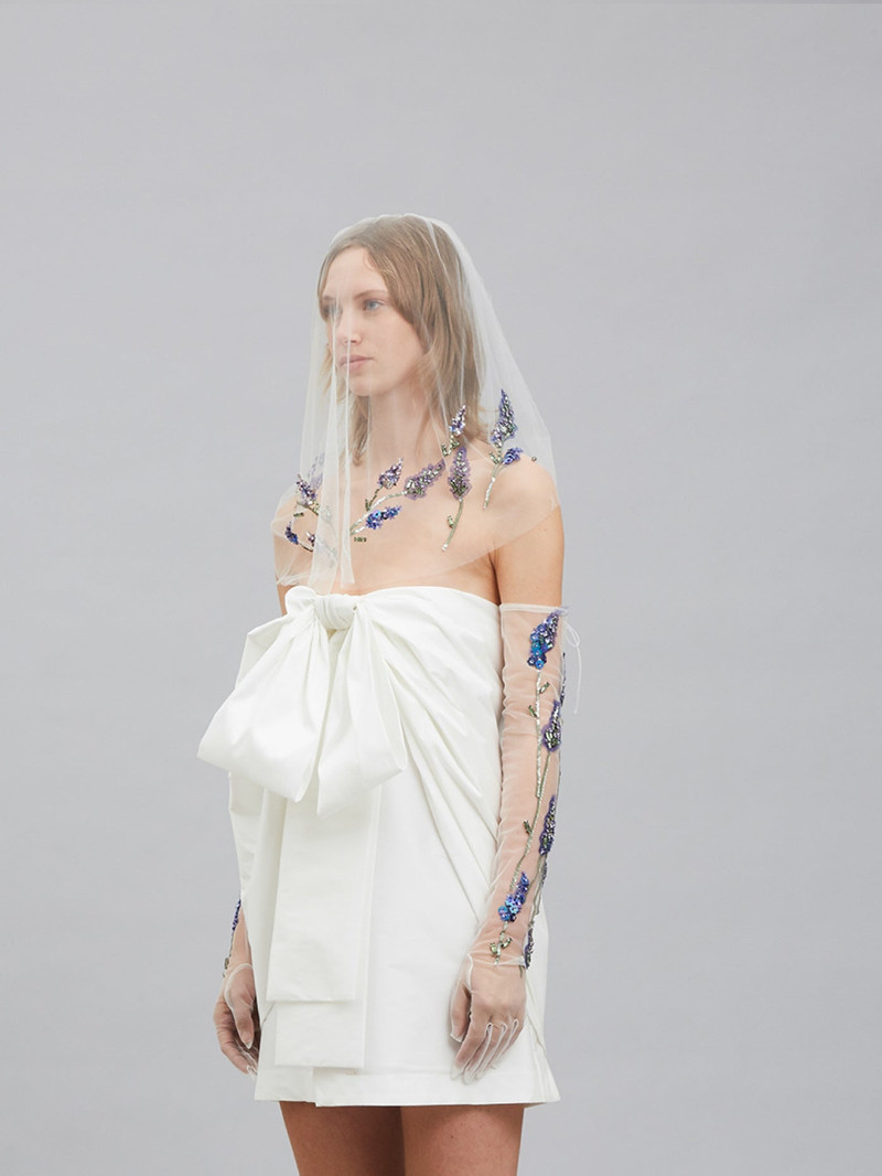 BERNADETTE Hand-embroidered veil Lavender outlook