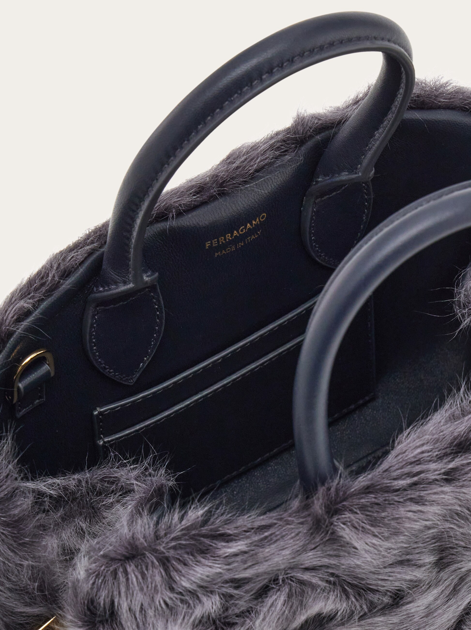 Hug handbag (XS) - 6