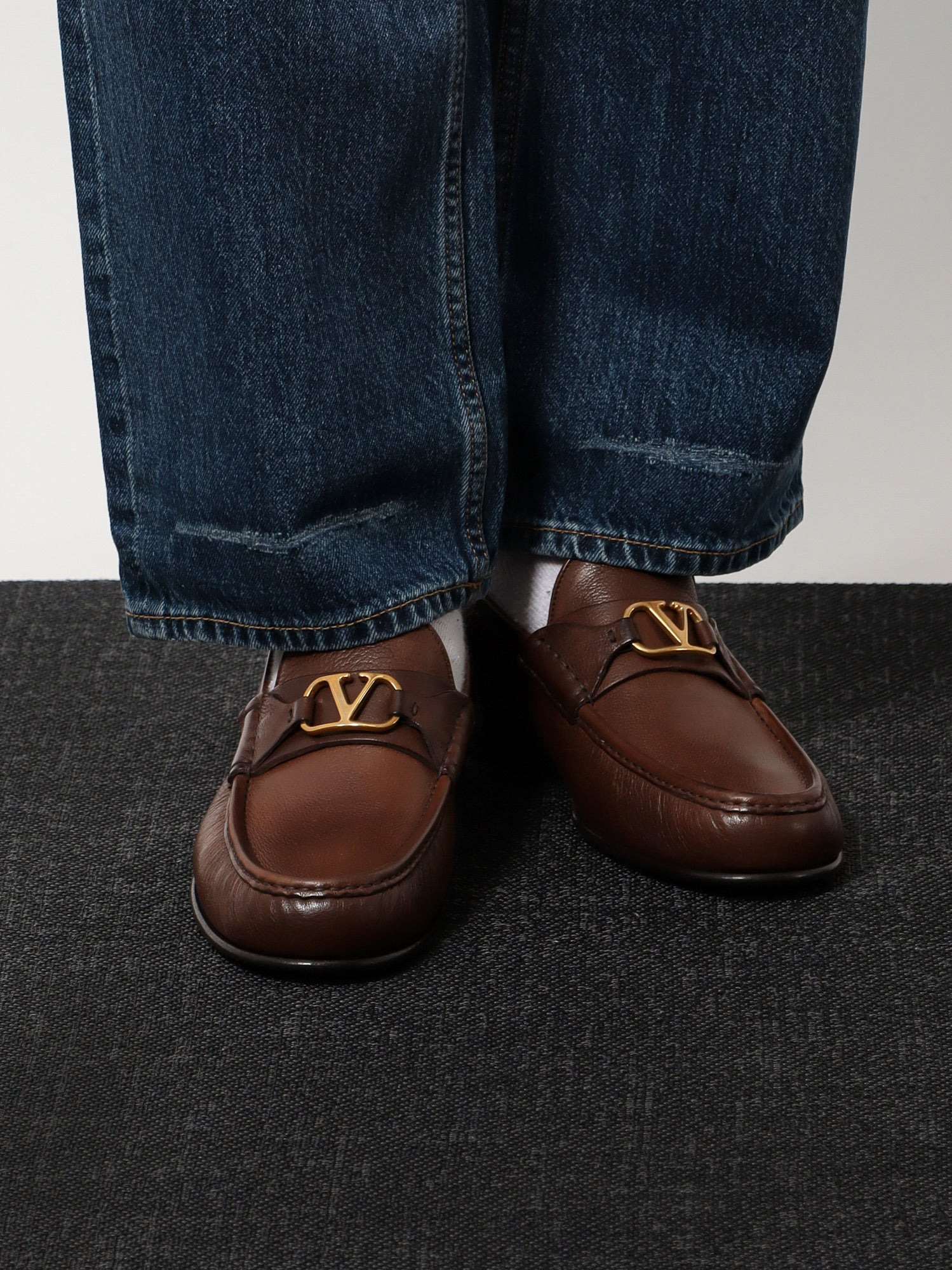 Valentino Garavani Vlogo Leather Loafer - 2