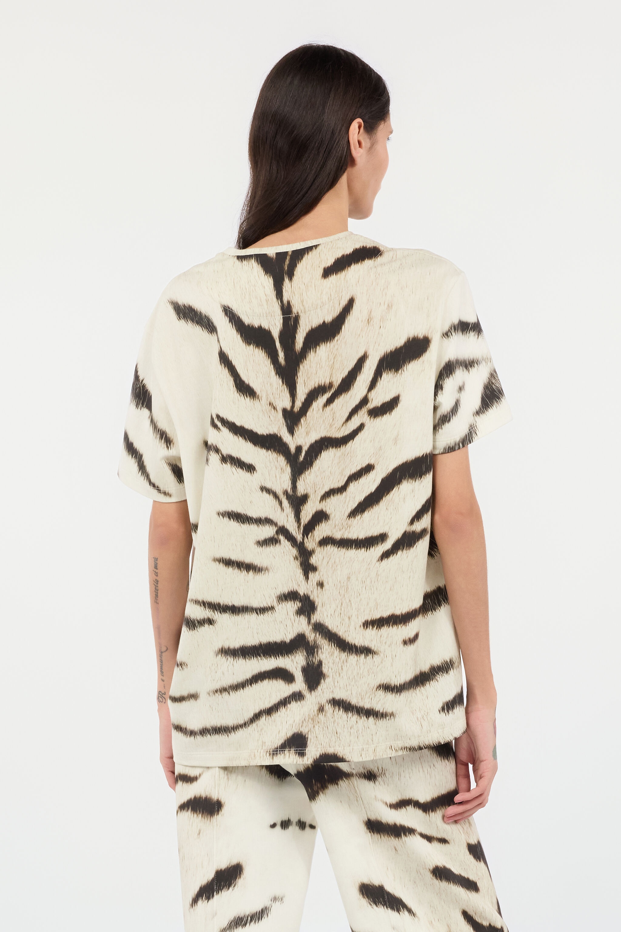 Woman Oversized T-Shirt With White Tigresse OGAT X Roberto Cavalli Print - 4