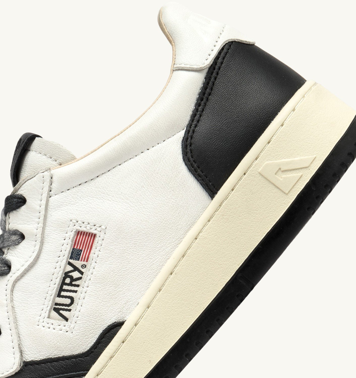 MEDALIST LOW SNEAKERS IN WHITE AND BLACK LEATHER - 6