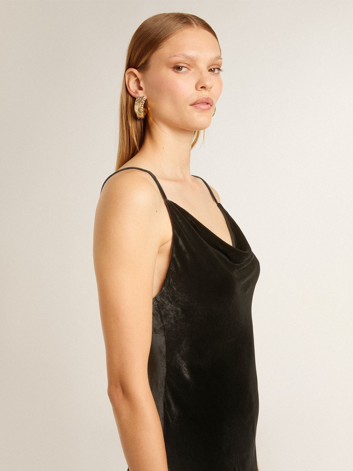 Women's black velvet-effect slip dress - 5