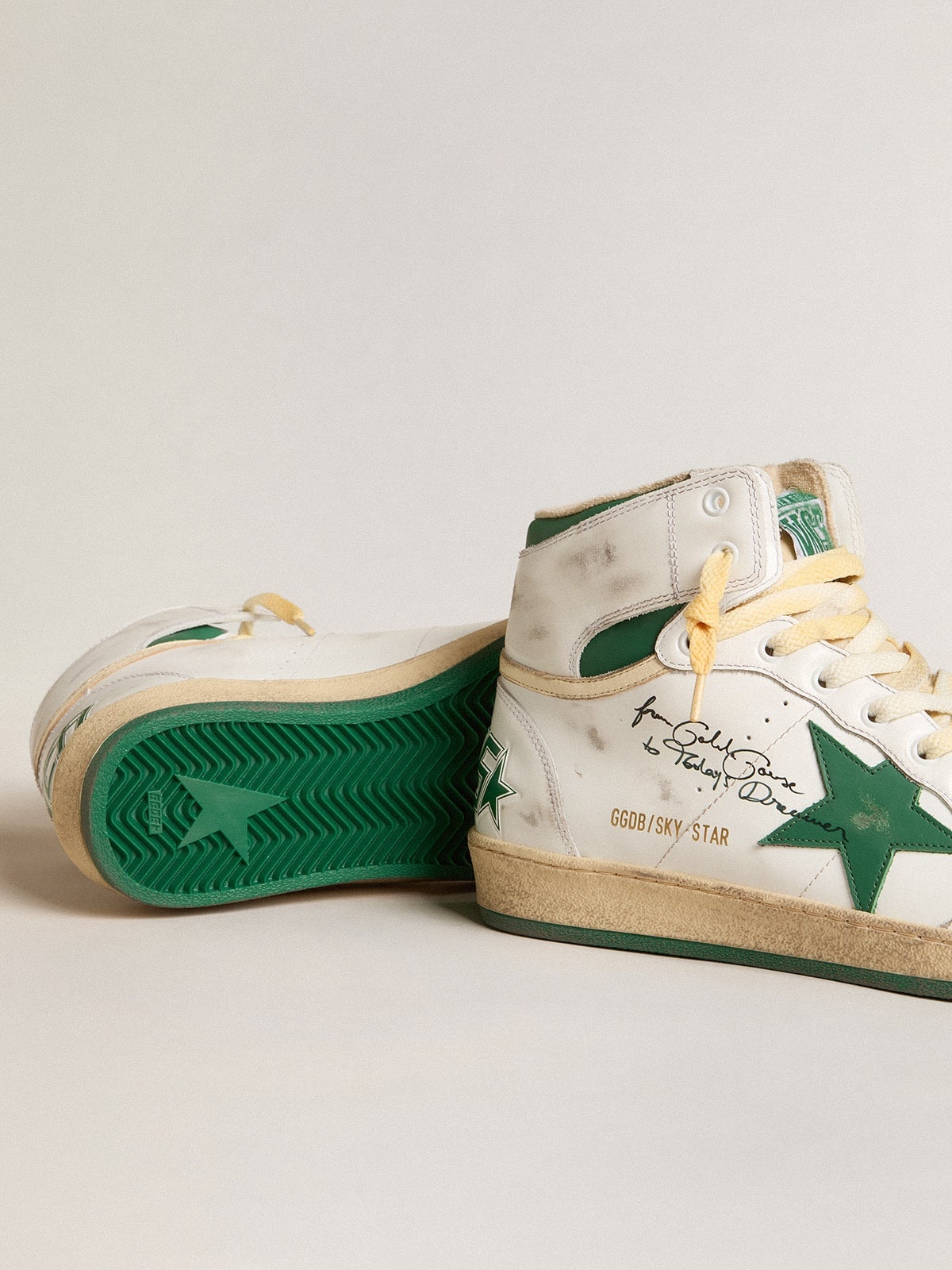 Sky-Star in white leather with green leather star - 3